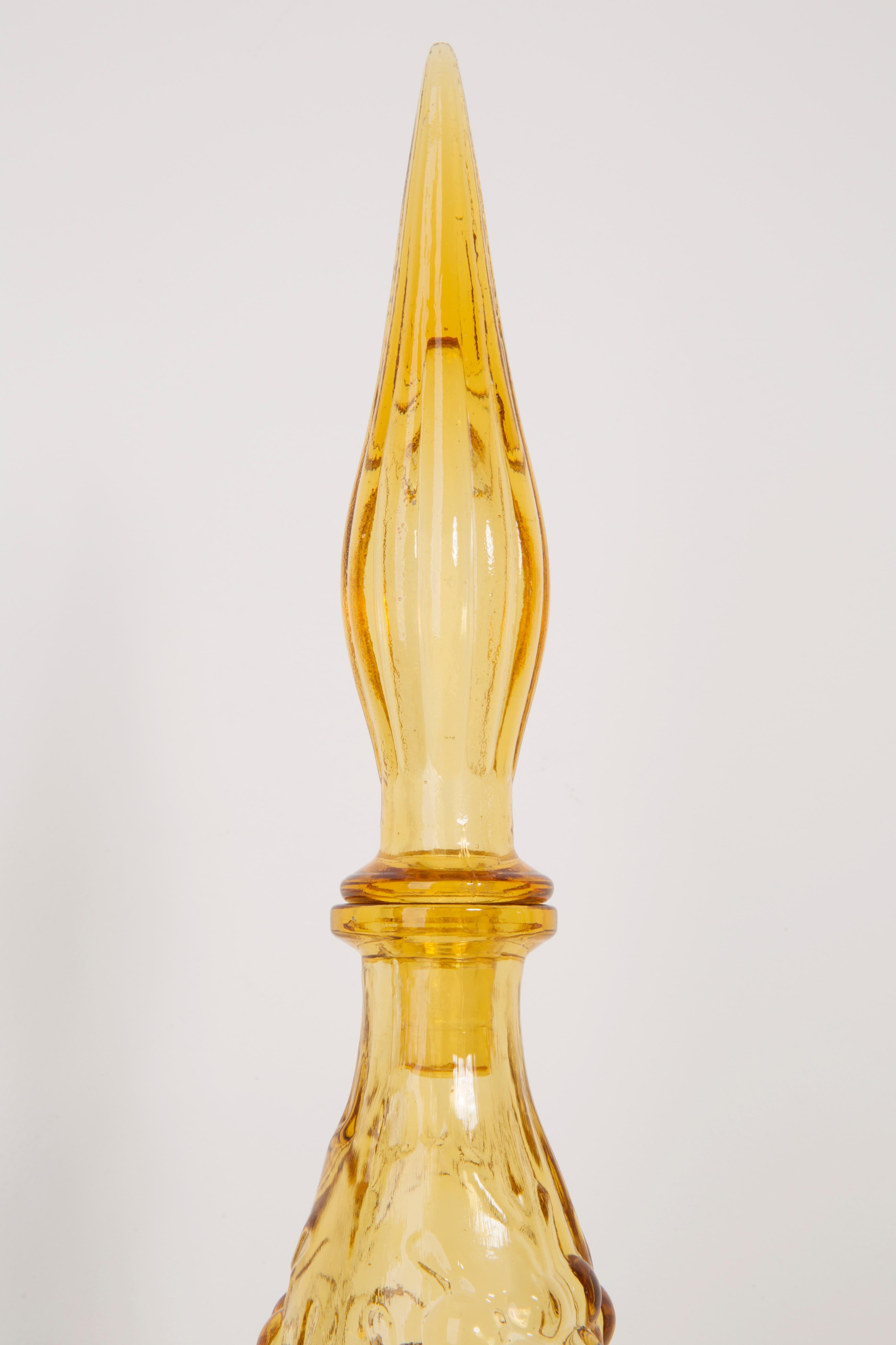 Mid-Century moderno Decanter Genie in vetro giallo miele con tappo, XX secolo, Italia, anni '60 in vendita
