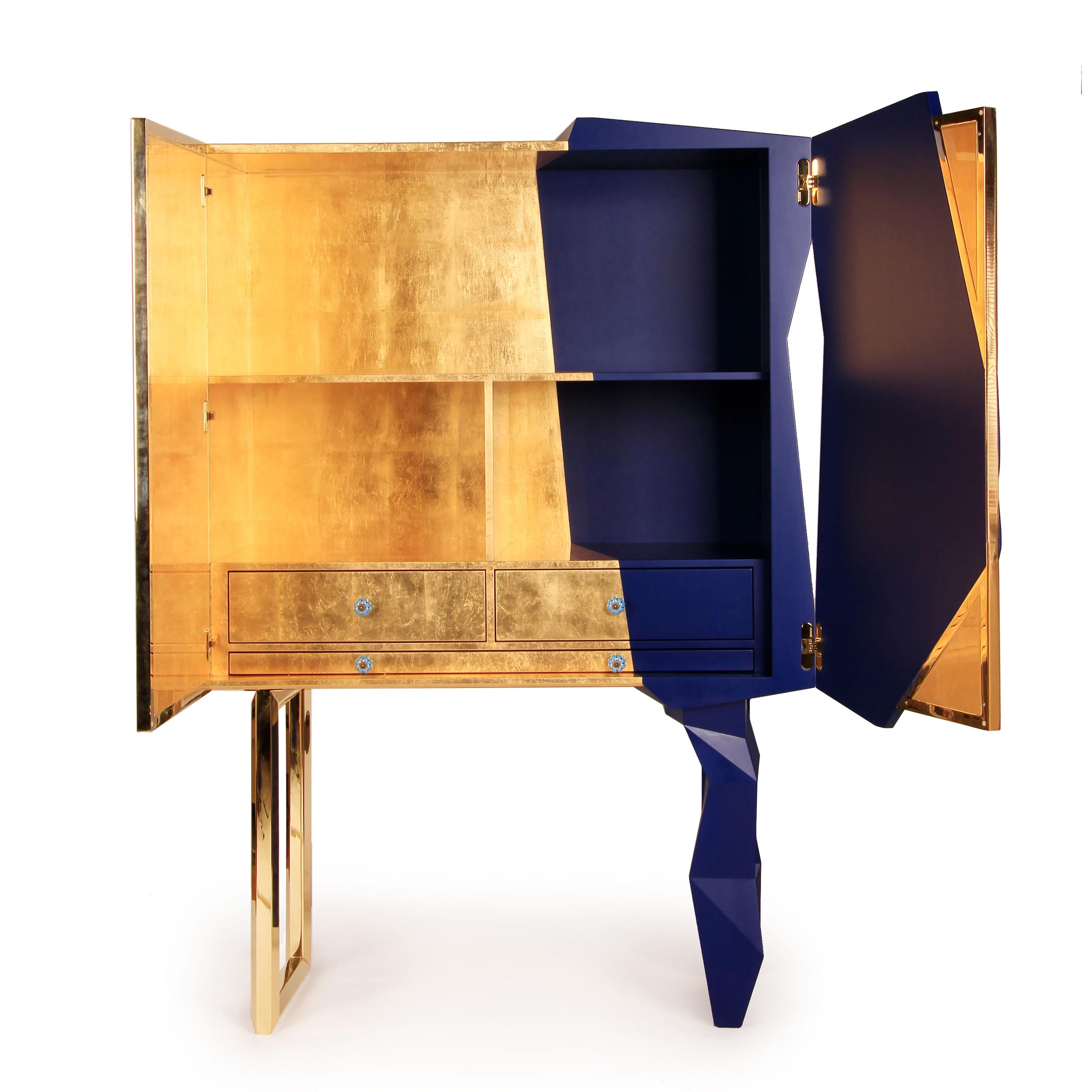 Honeycomb blue and gold leaf cabinet - Royal Stranger
Dimensions: 185 x 126 x 60 cm
Materials: Black pearl color combination with gold leaf and stainless steel coated in brass.

Inspired by one of the most intrinsic forms of nature, this