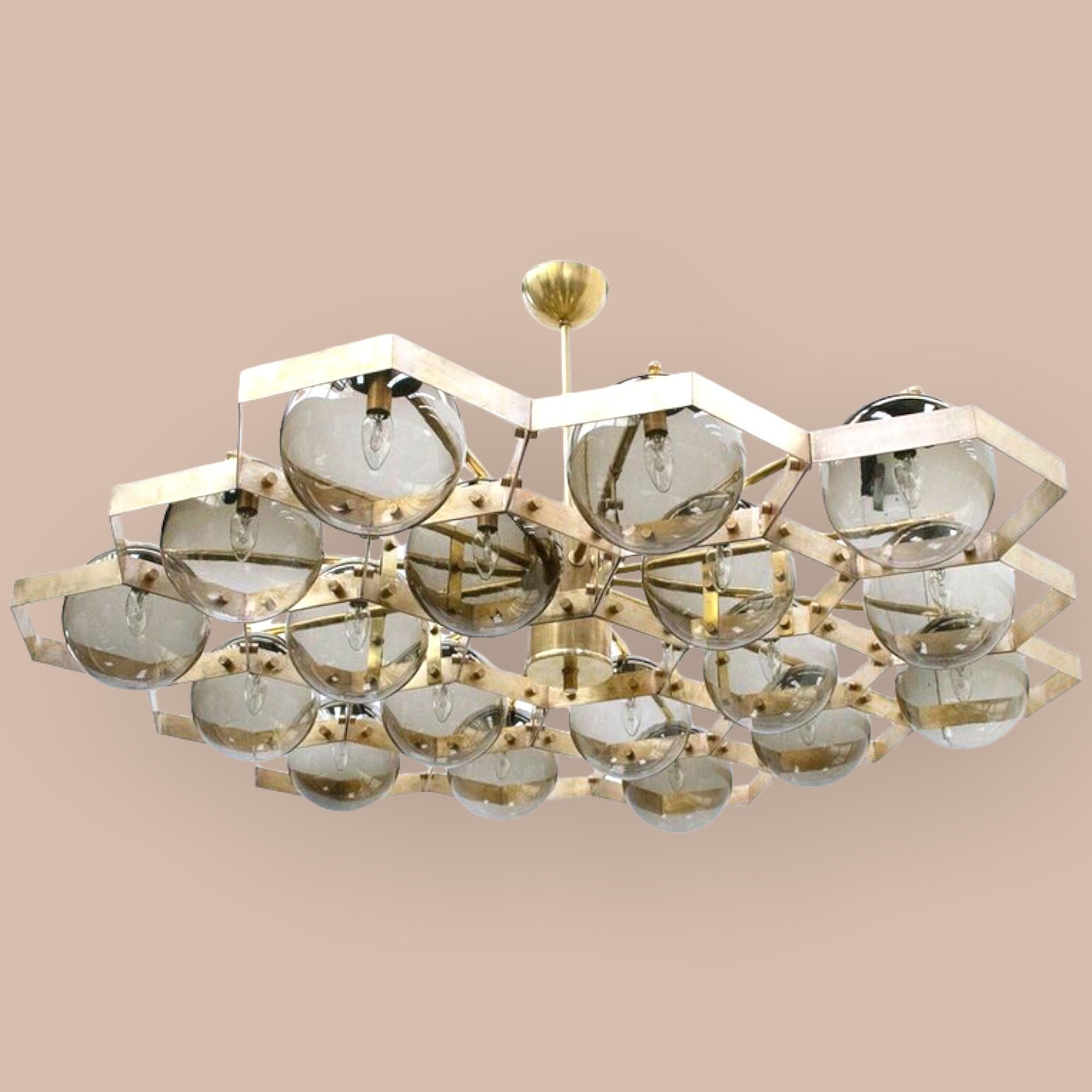 Lustre en nid d'abeille de Fabio Ltd en vente 3