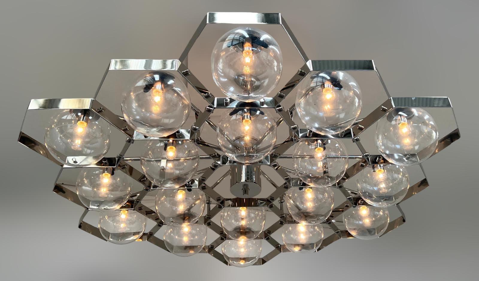 Lustre en nid d'abeille de Fabio Ltd Neuf - En vente à Los Angeles, CA