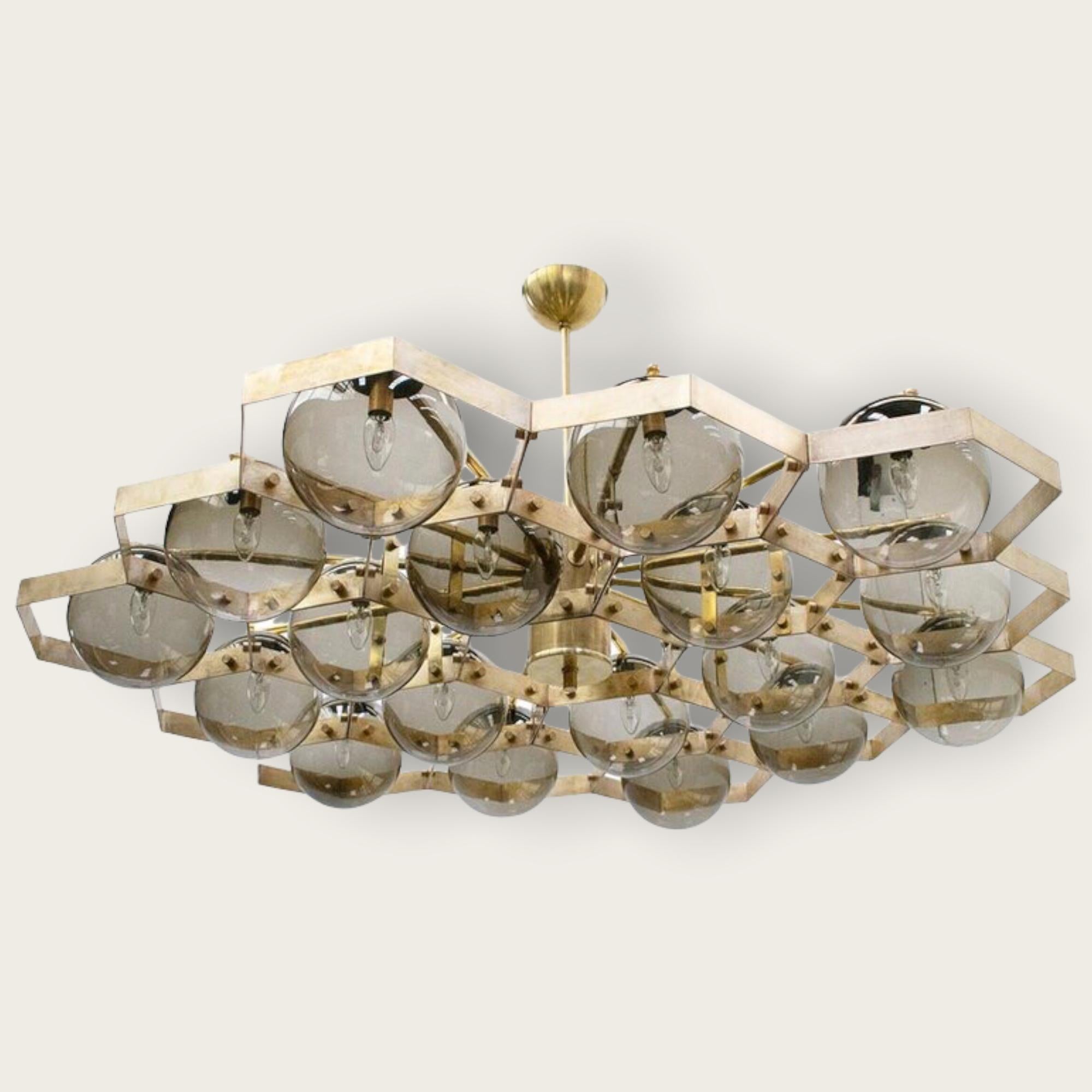 Lustre en nid d'abeille de Fabio Ltd en vente 1