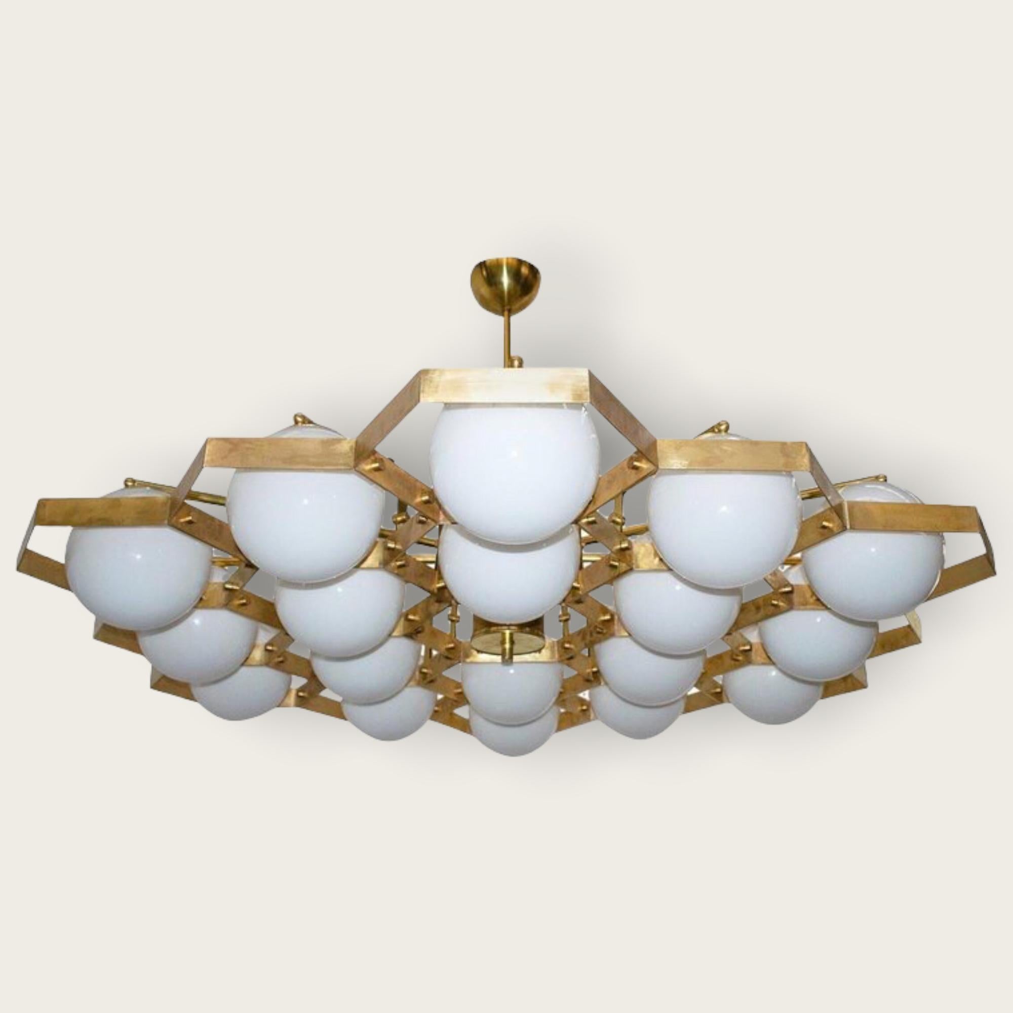 Lampadario a nido d'ape di Fabio Ltd in vendita 1