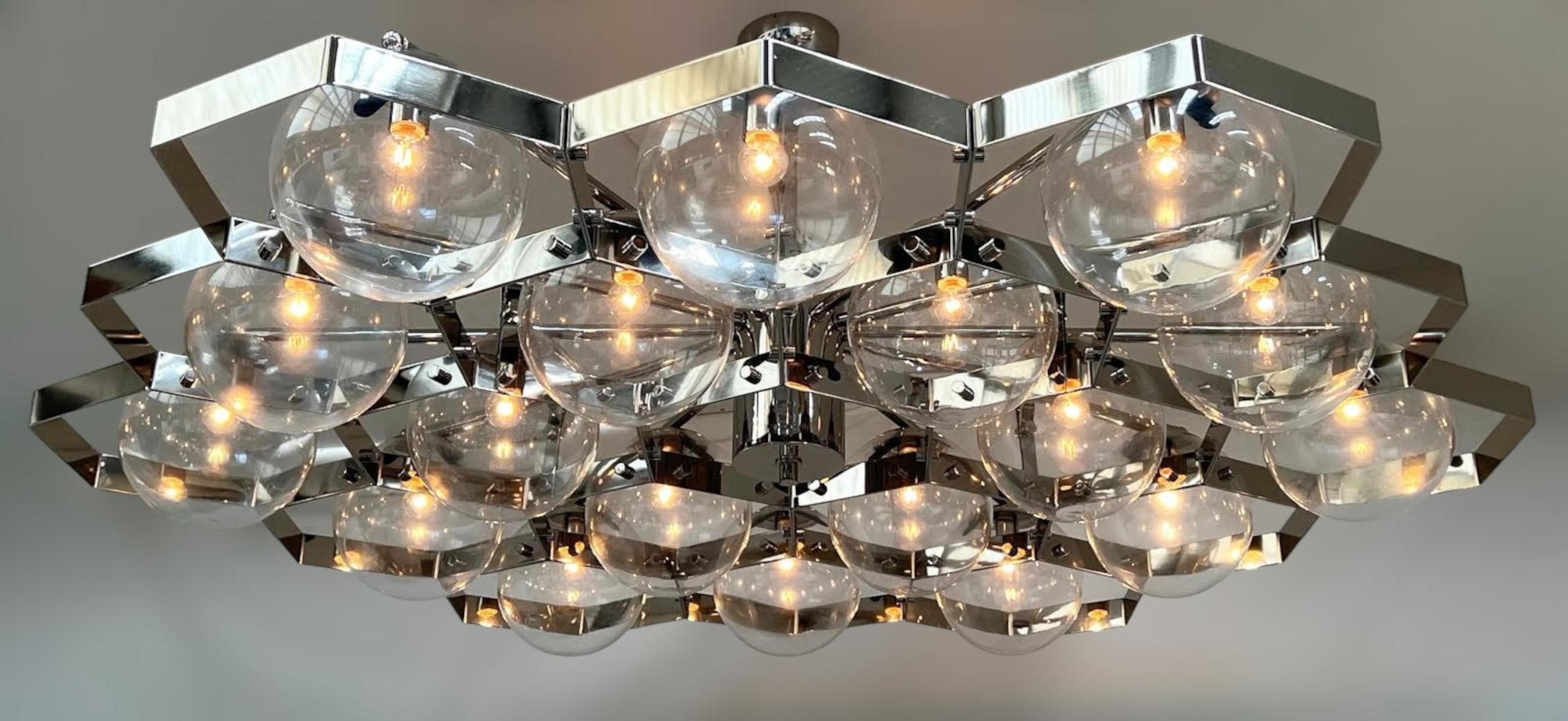Lustre en nid d'abeille de Fabio Ltd en vente 1