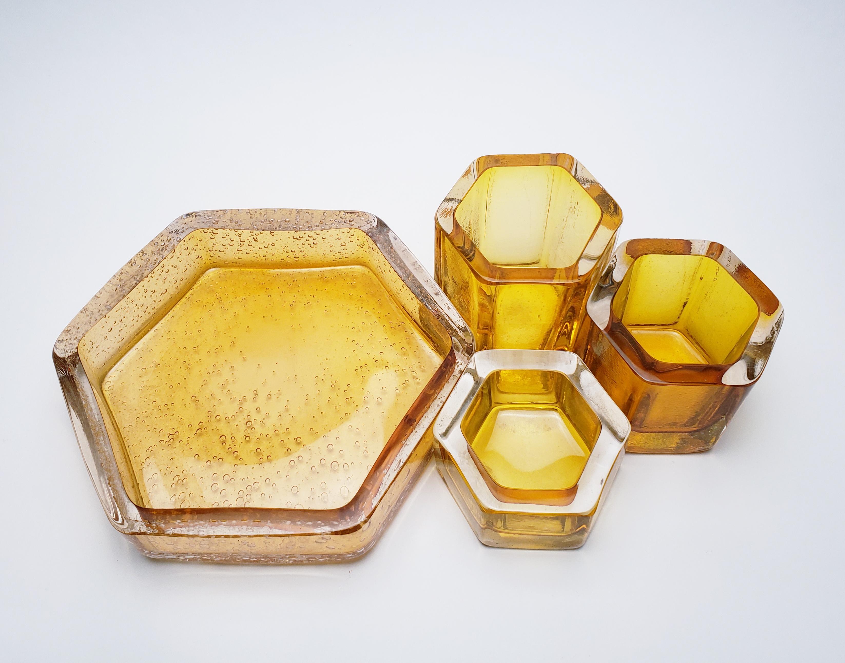 Honeycomb-Schreibtischset, mundgeblasenes zeitgenössisches Glas, auf Lager (Geformt) im Angebot