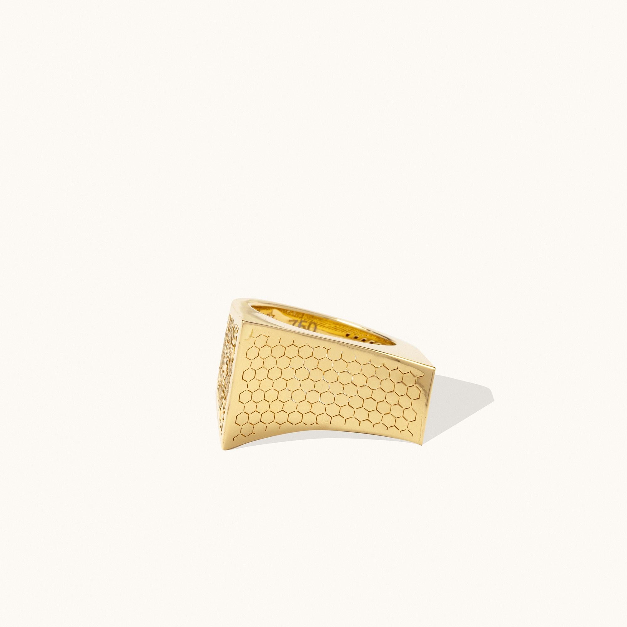 Contemporaneo Anello a nido d'ape con dichiarazione floreale - Anello asimmetrico in oro massiccio 14K in vendita