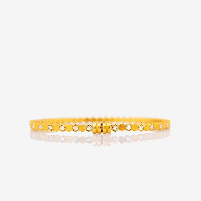 Modern Honeycomb Form Flexible 22 Karat Gold Bracelet For Sale