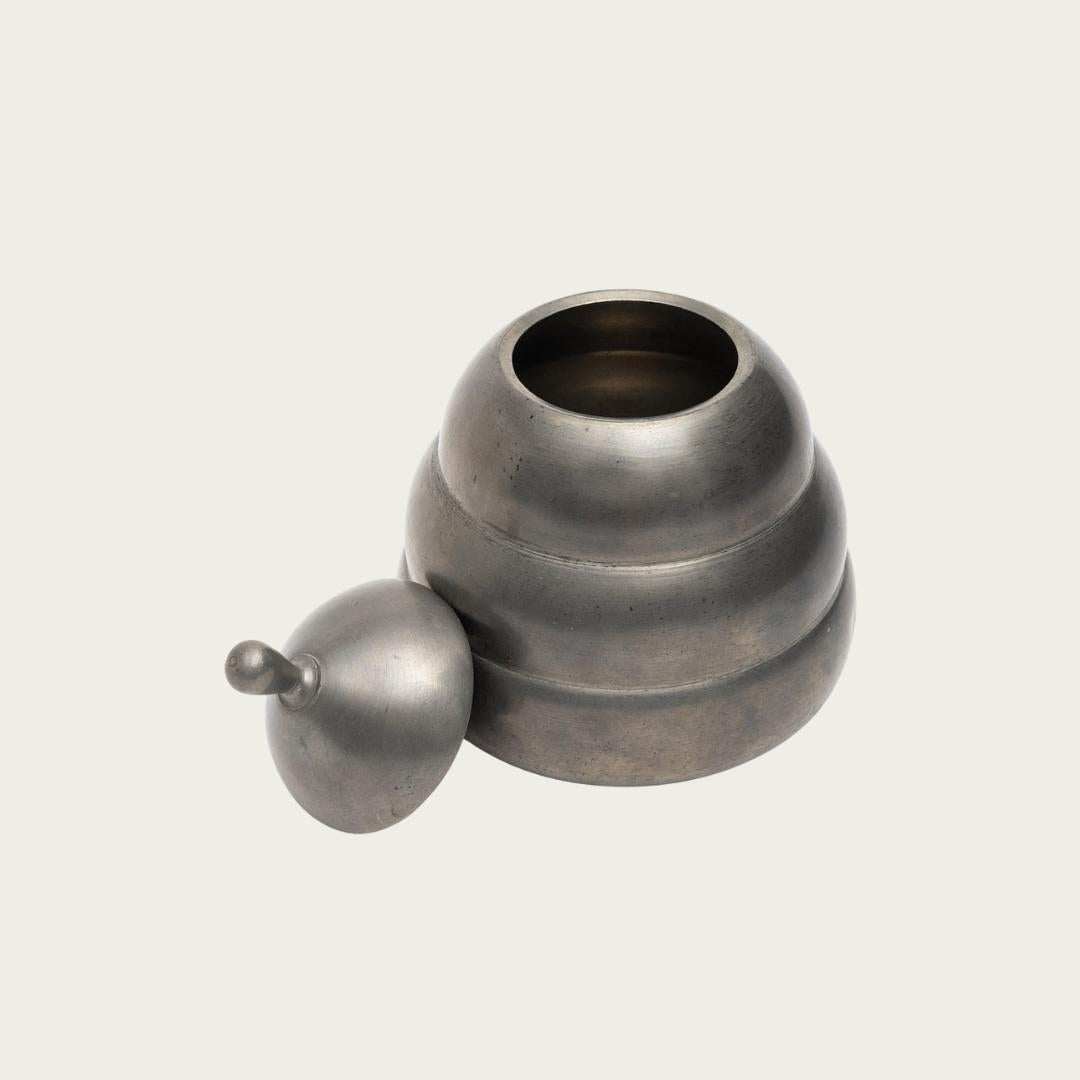 Honeycomb Shaped Lidded Pewter Box by Thorild Knutson Bon état - En vente à Brooklyn, NY