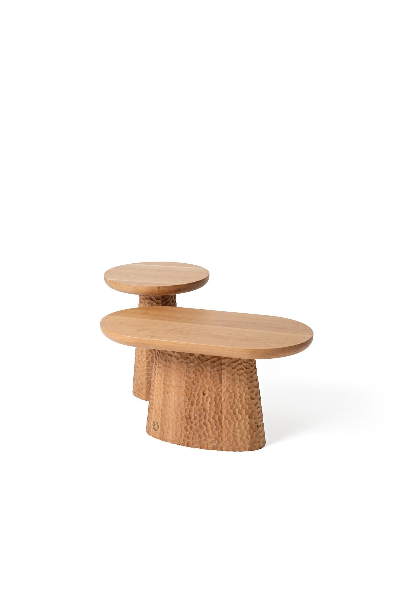 La serie Honey Comb, disegnata appositamente per la Circle Form Collection di Basic and Bold, si ispira ai motivi naturali della natura. Questa serie combina dettagli unici che riflettono il motivo a nido d'ape e la texture naturale del legno di