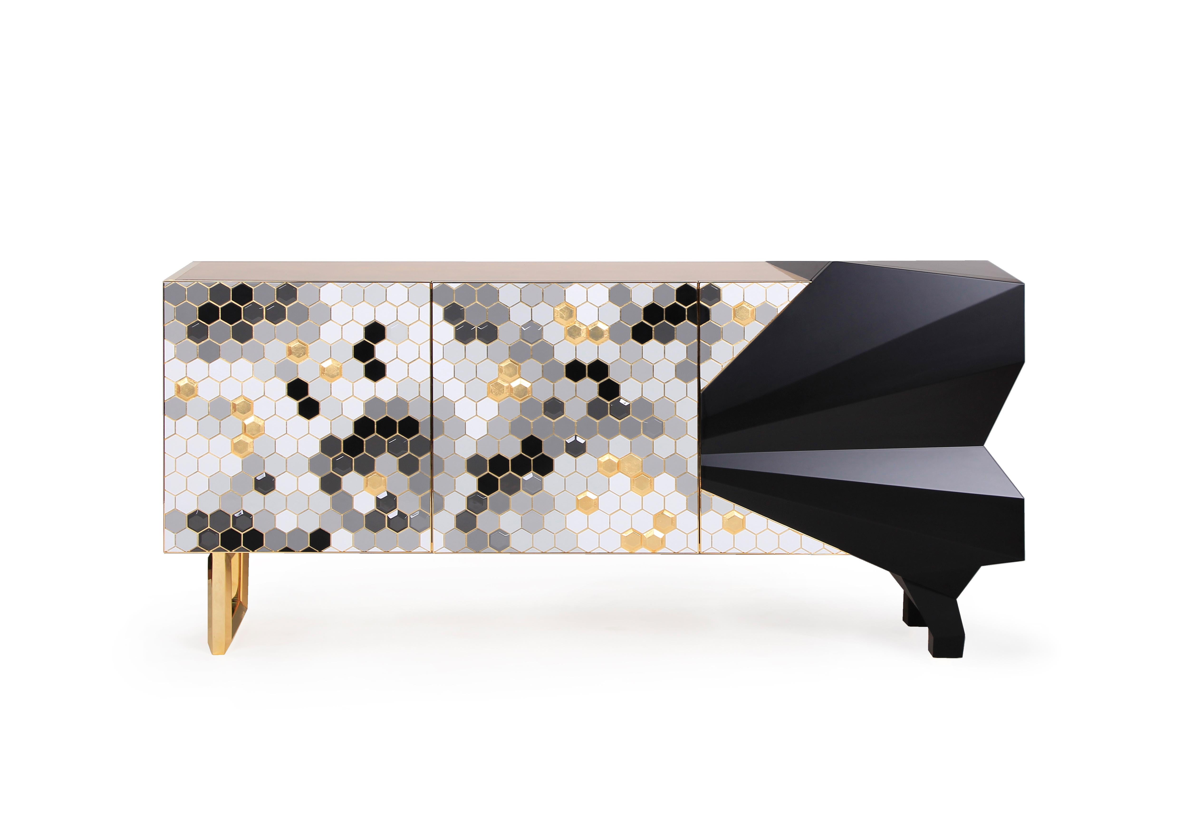 Honeycomb sideboard, Royal Stranger
Dimensions: 95 x 201 x 60 cm
Materials: Black pearl color combination with gold leaf and stainless steel coated in brass.

Inspired by one of the most intrinsic forms of nature, this sideboard transforms your