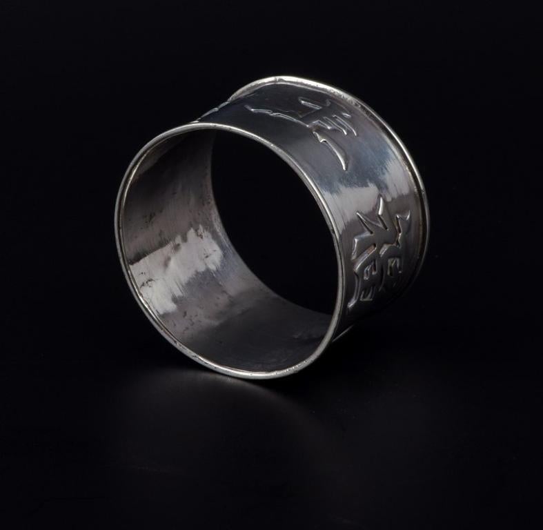 Silver Hong Kong silver, napkin ring and salt shaker in silver. Approx. 1920/30s.  For Sale