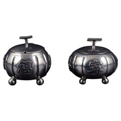 Hong Kong silver, salt and pepper set. Approx. 1920/30s.