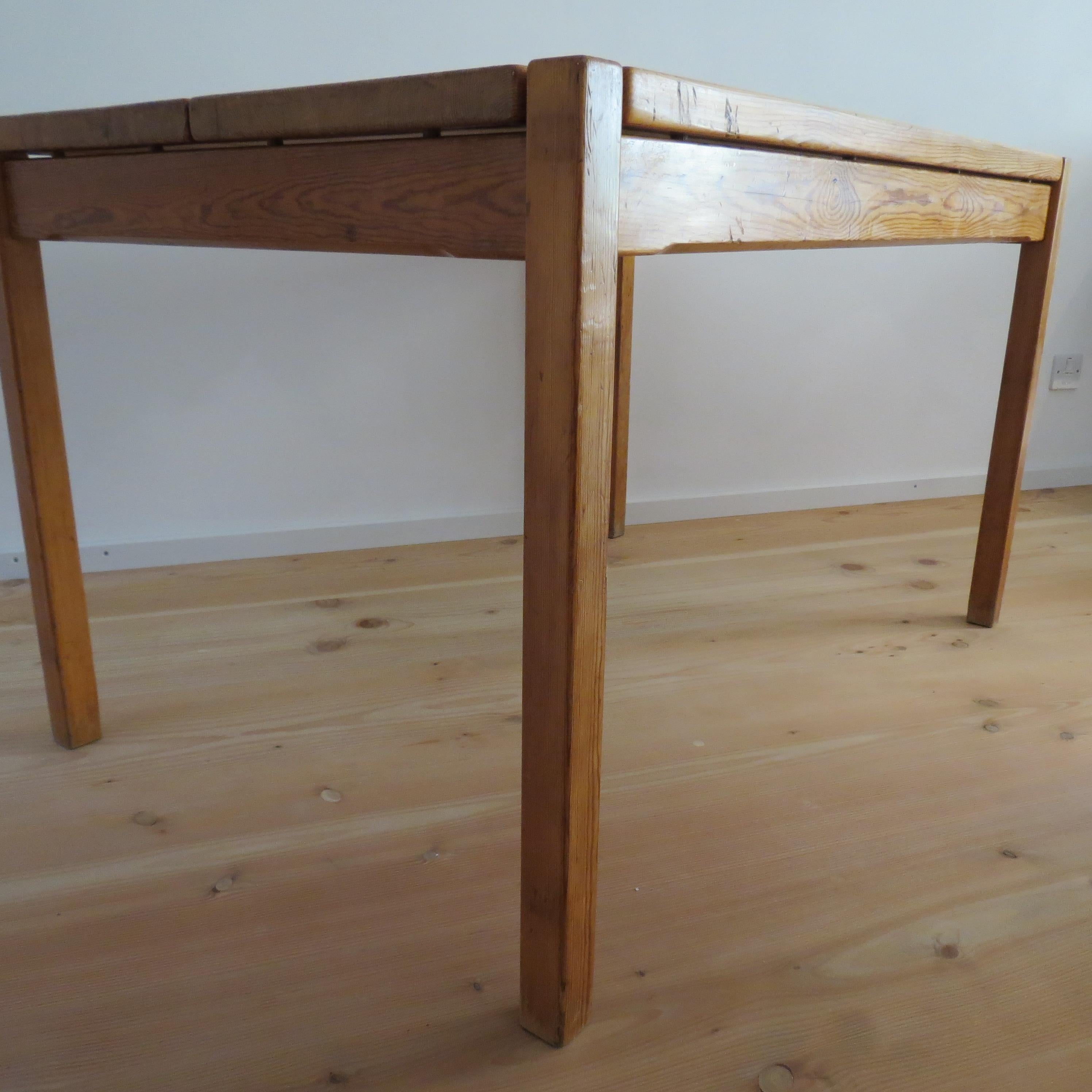 Mesa de comedor de pino 