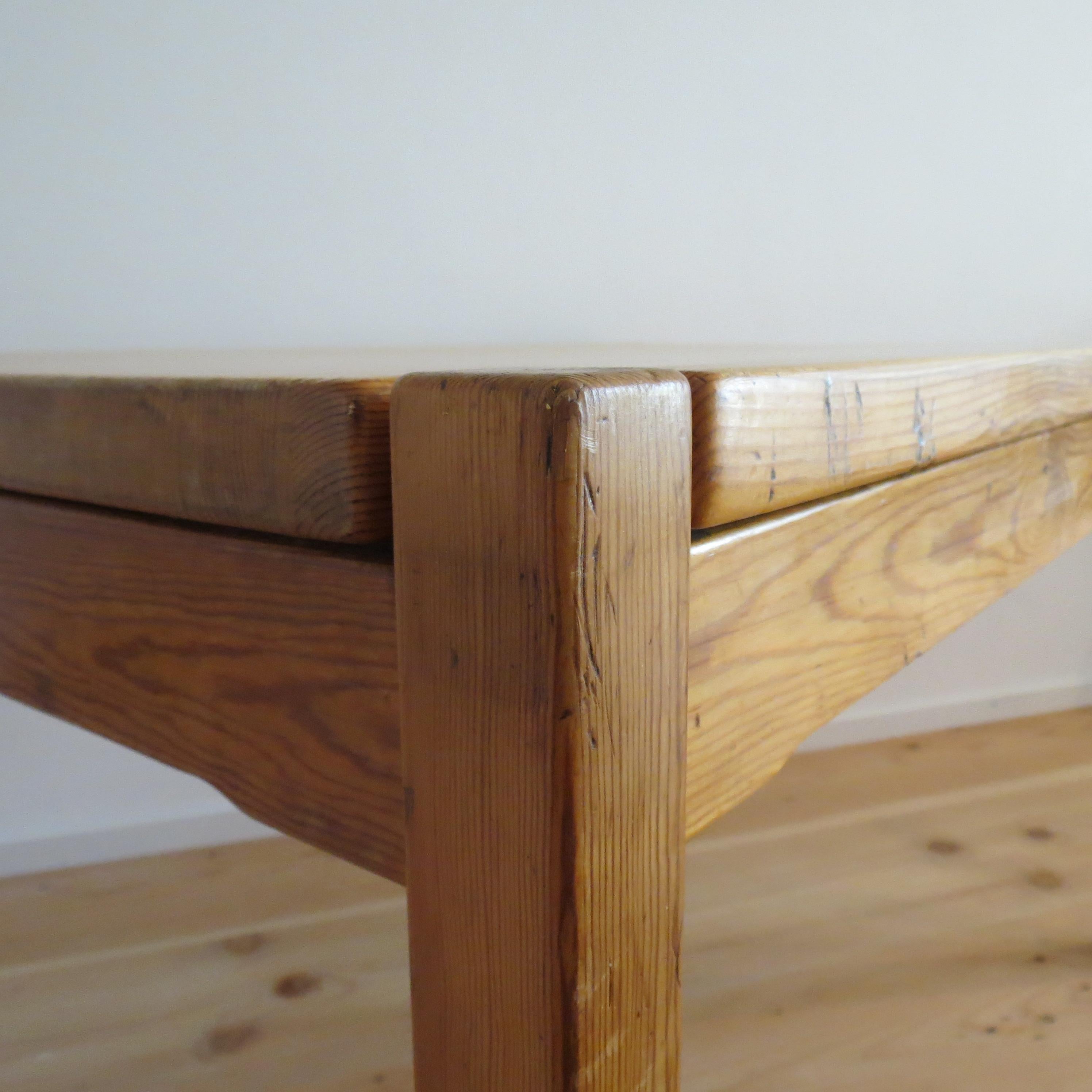 Mesa de comedor de pino 