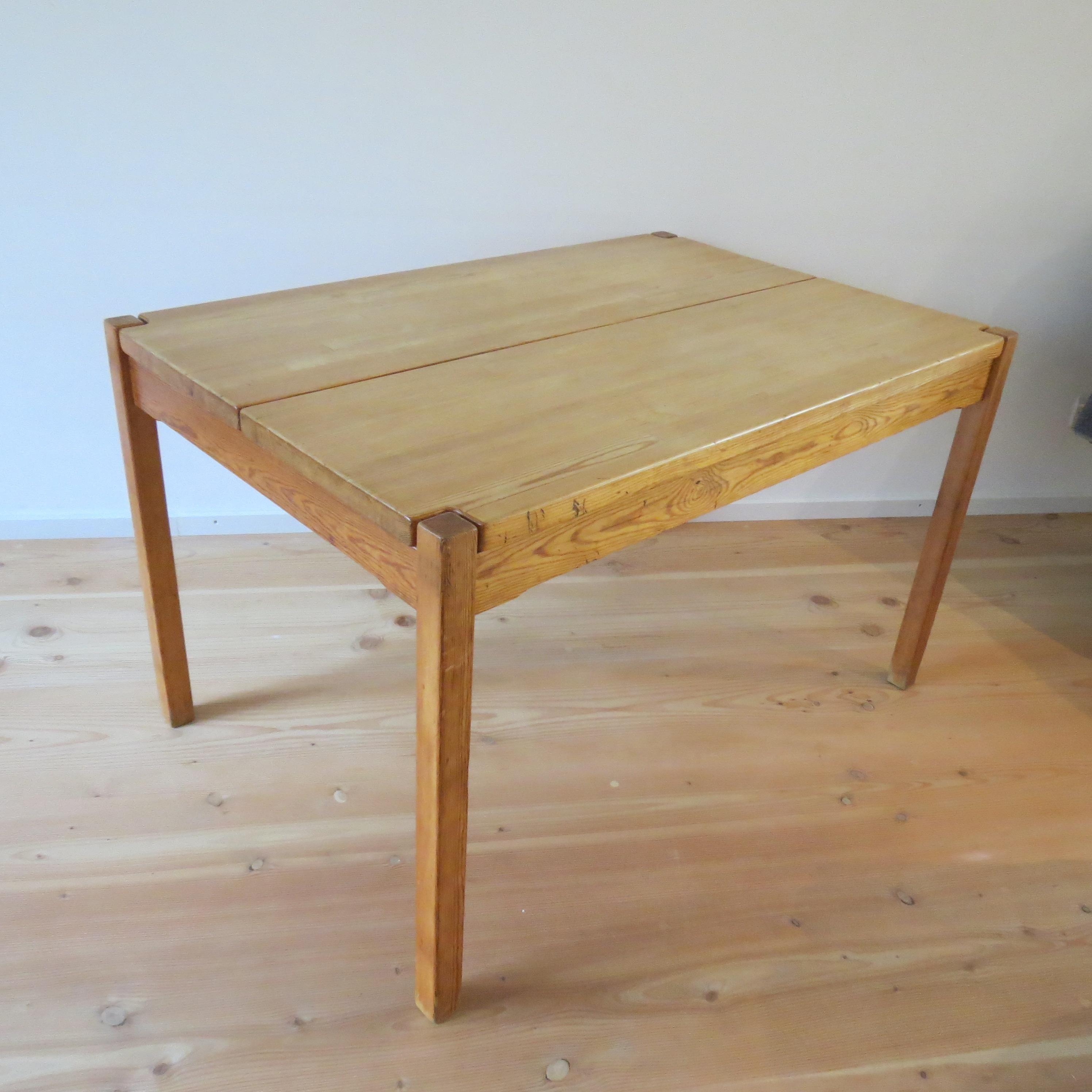 Mesa de comedor de pino 