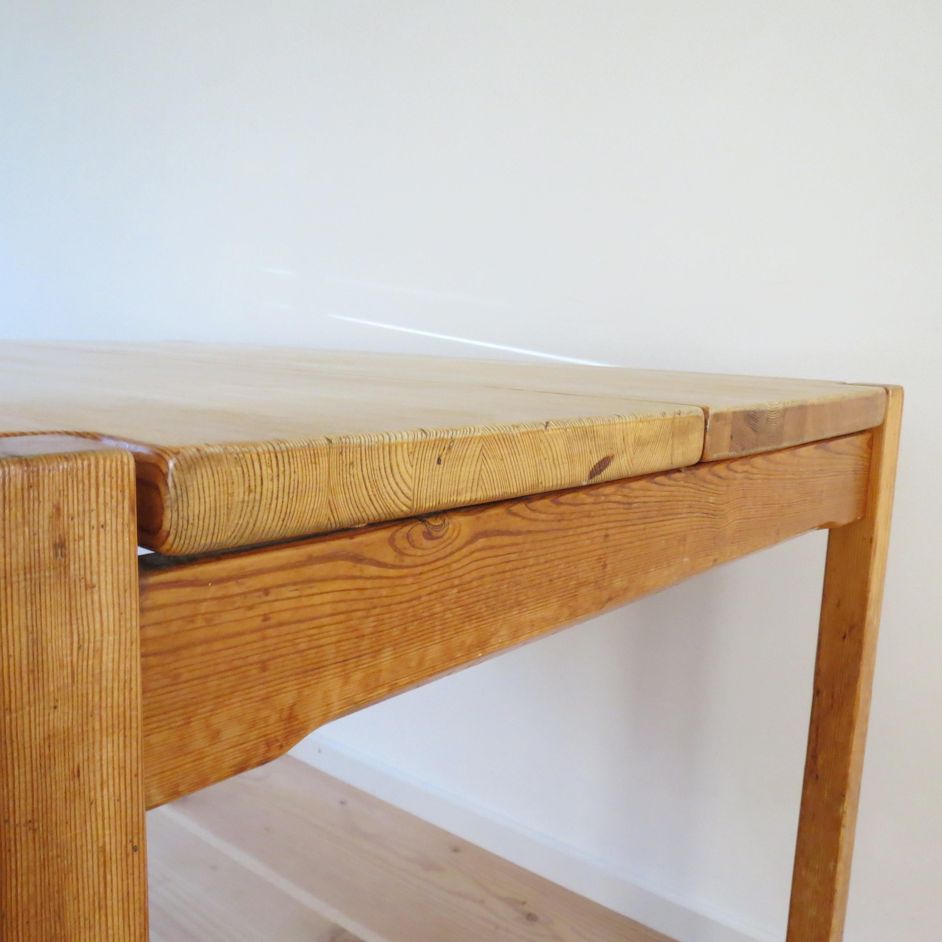 Mesa de comedor de pino 