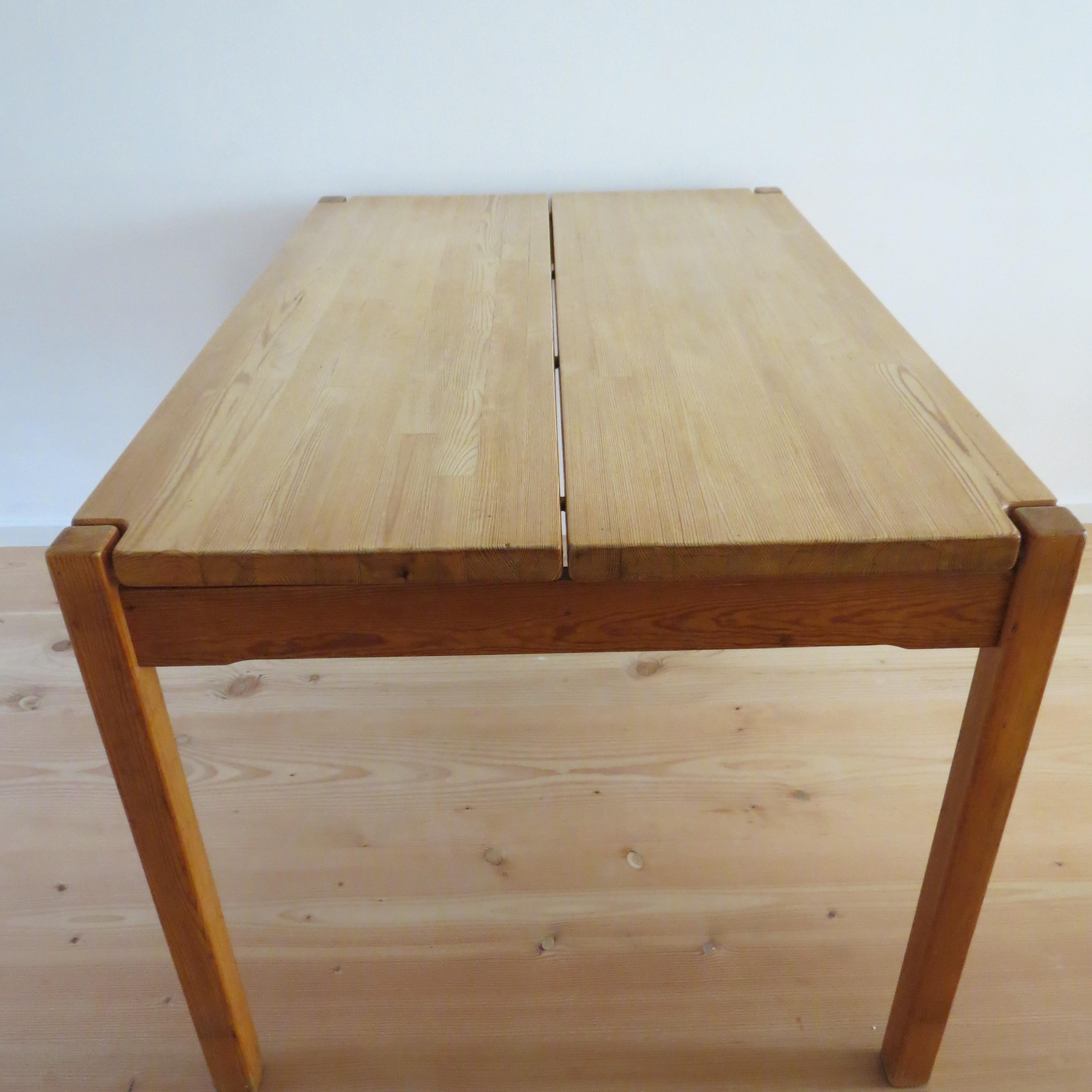 Mesa de comedor de pino 