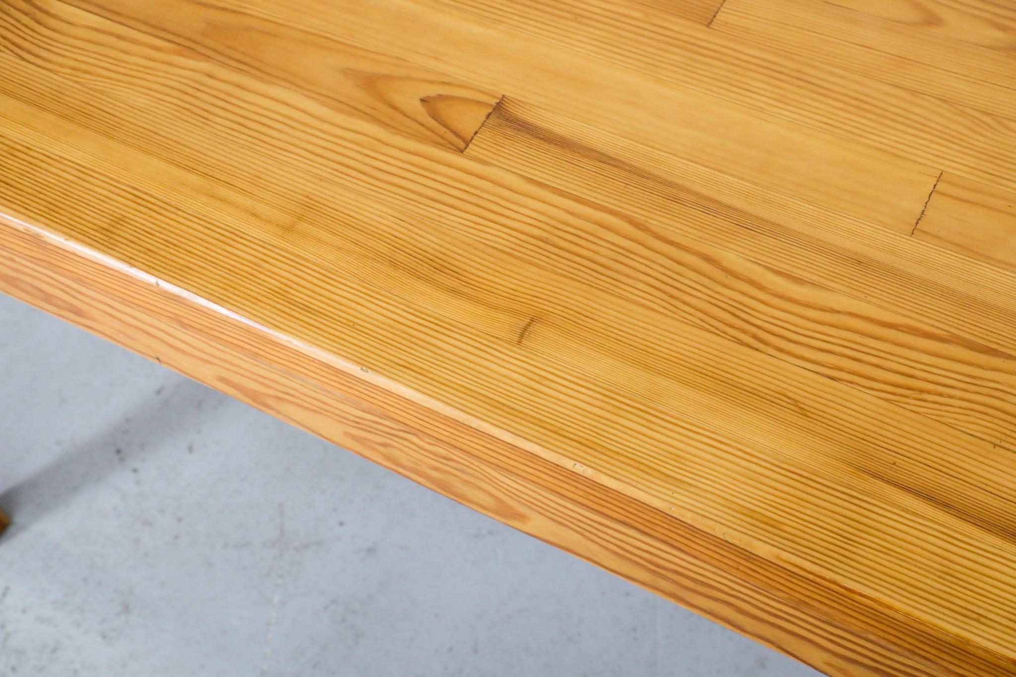 Mesa de comedor de pino 