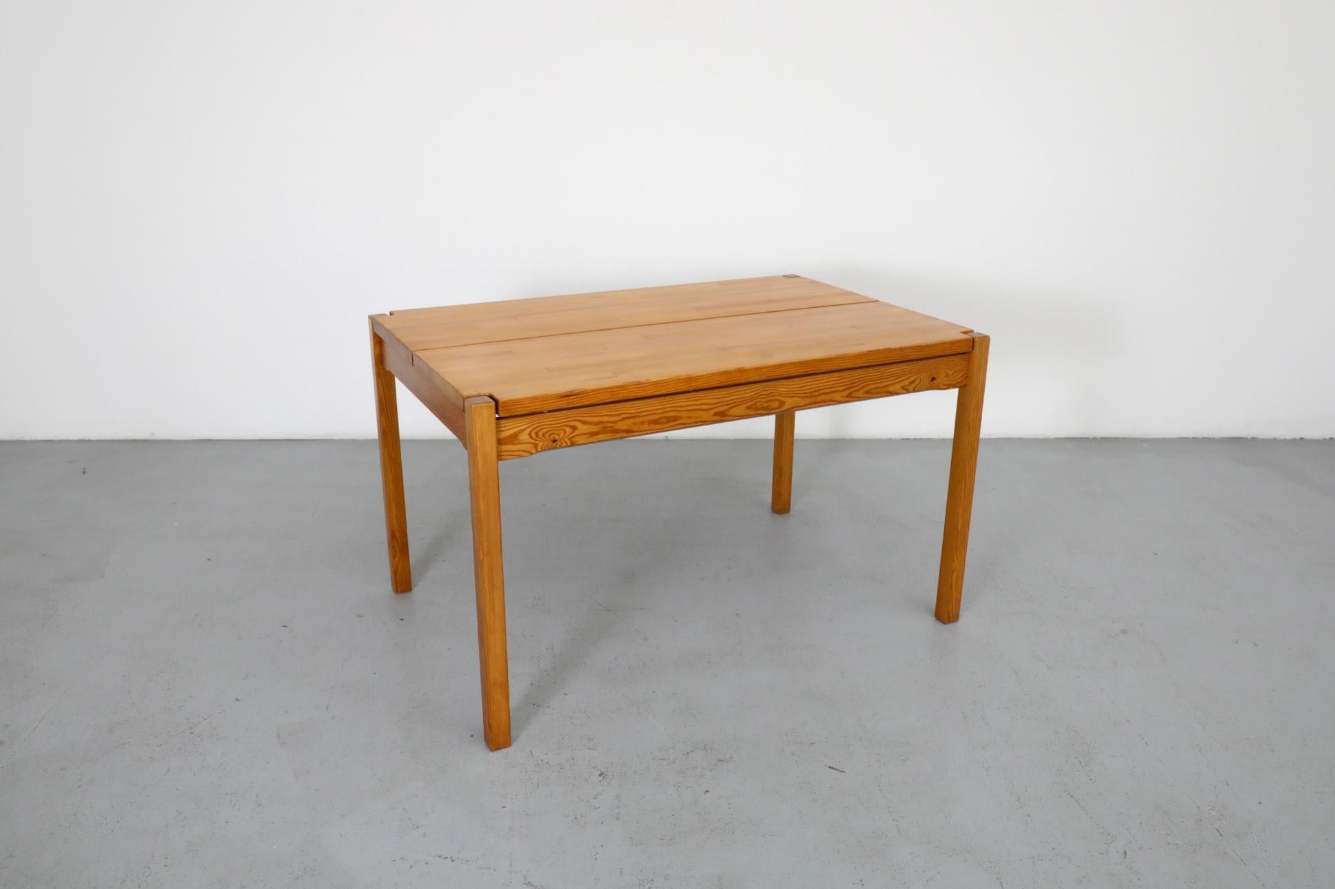 Mesa de comedor de pino 