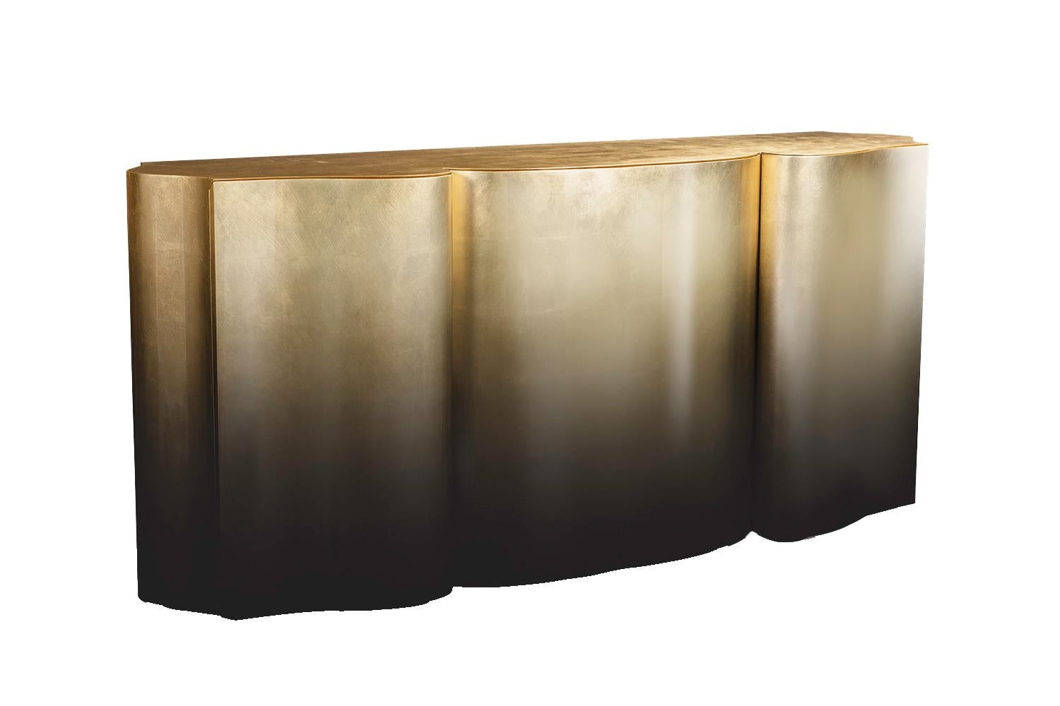 Honor Gradient Sideboard by Memoir Essence
Dimensions: D 50 x W 200 x H 90 cm.
Materials: Gold leaf, and royal ebony with black gradient.

Also available with a lacquered interior. Please contact us.

This stunning sideboard presents a curvilinear