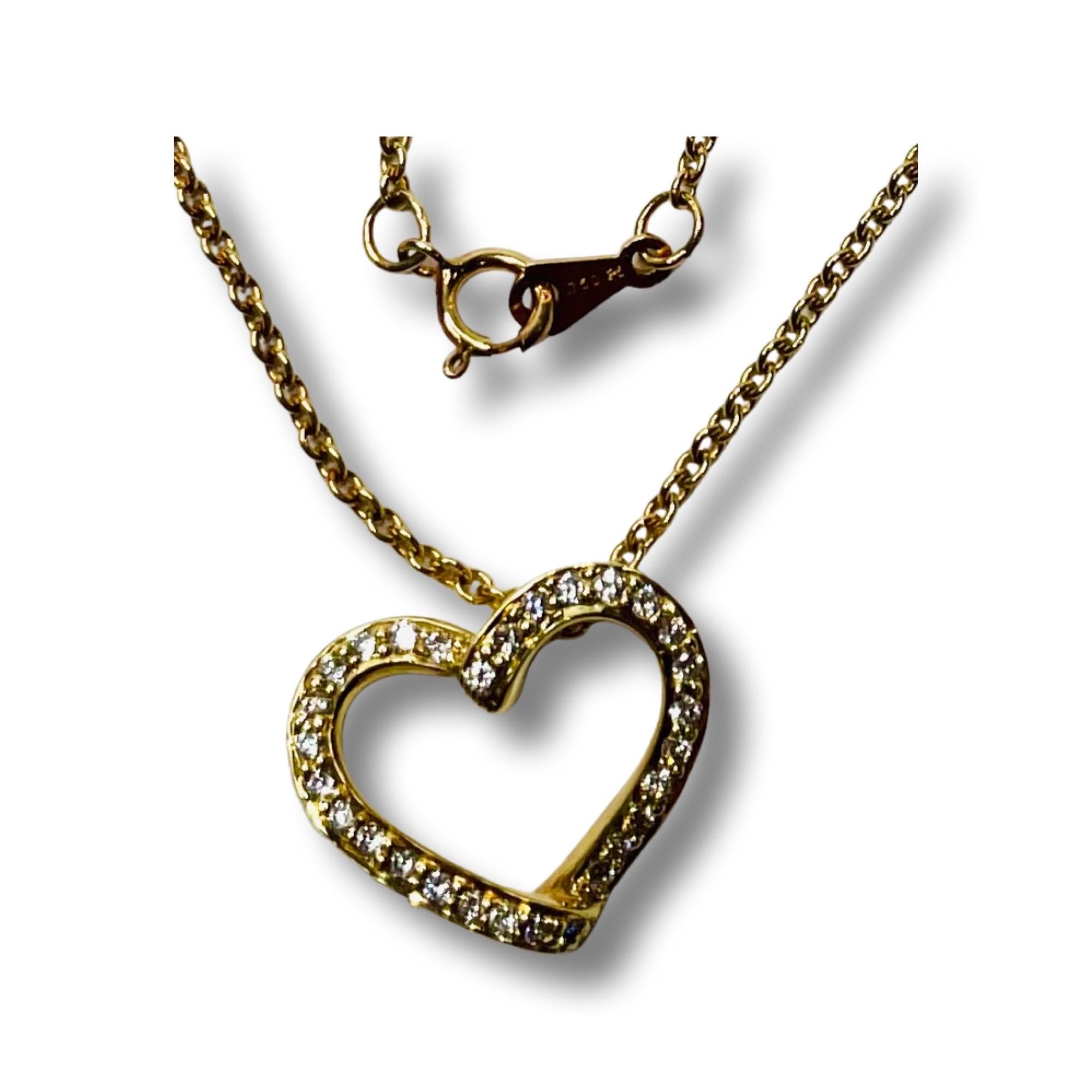 Round Cut Honora 18K Yellow Gold Diamond Heart Pendant with Chain For Sale