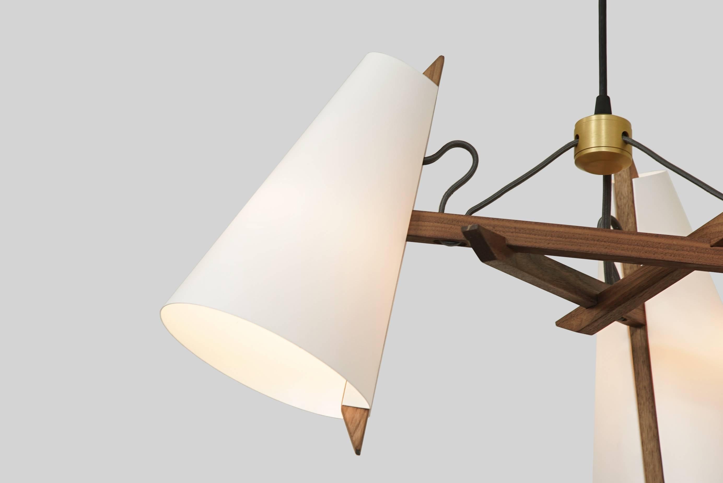 Mid-Century moderno Ciondolo Hood in noce di Ravenhill Studio A in vendita