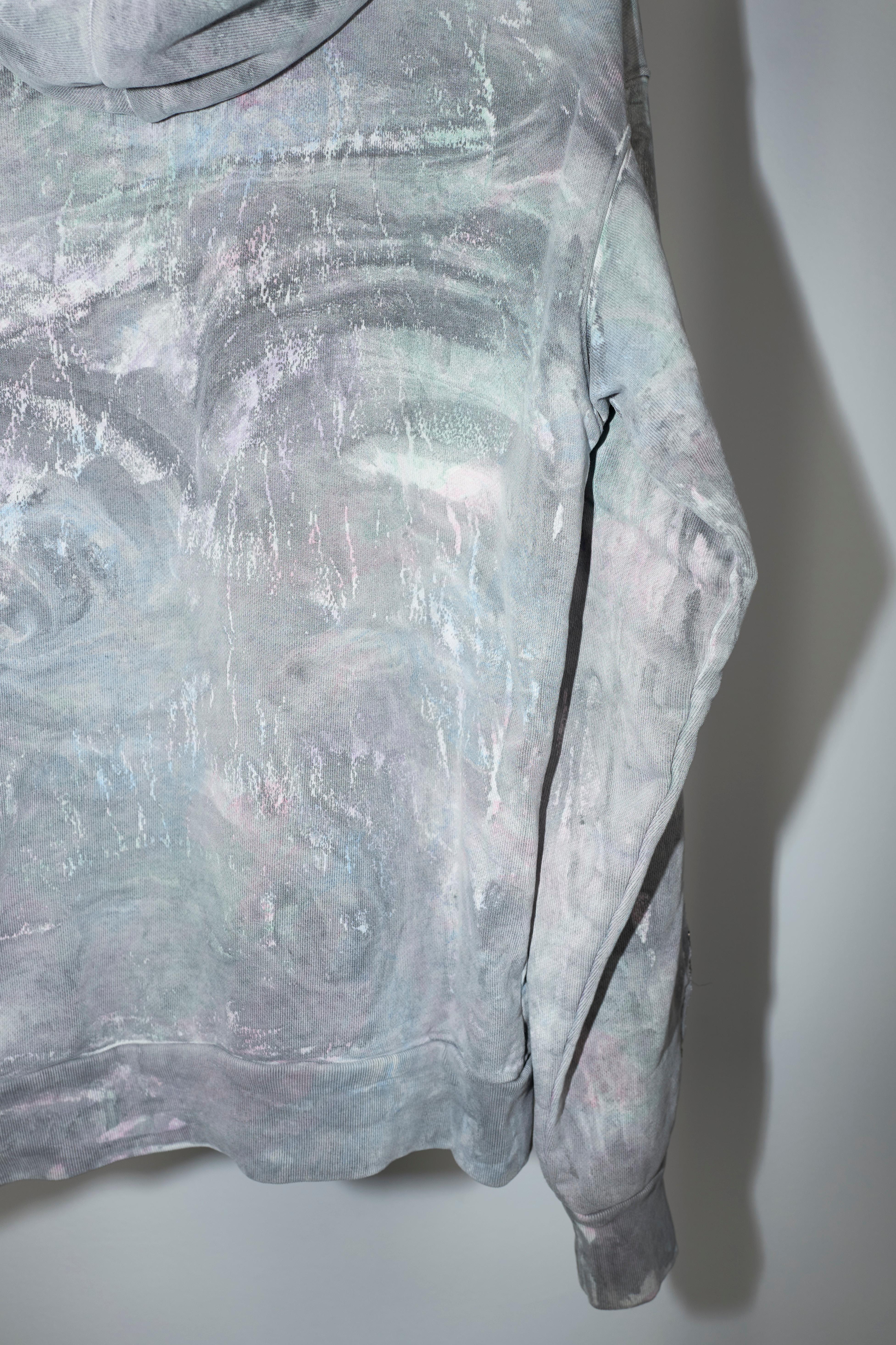 Dauphin  capuche en coton biologique teint marbre gris pastel avec ornements en chrome en vente 6