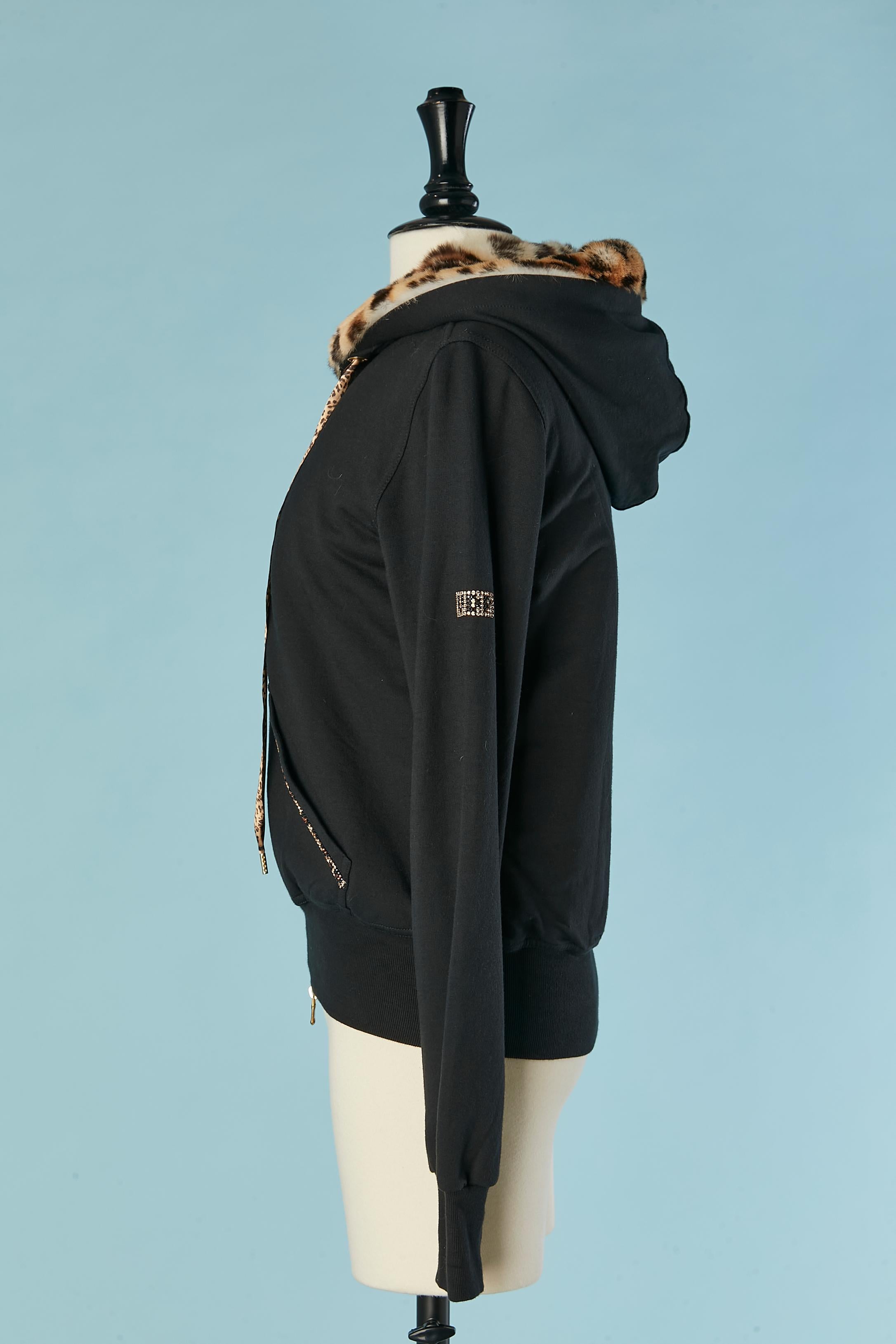 Sudadera con capucha de algodón negro con forro de pelo estampado en el interior de la capucha VDP Club en venta 1