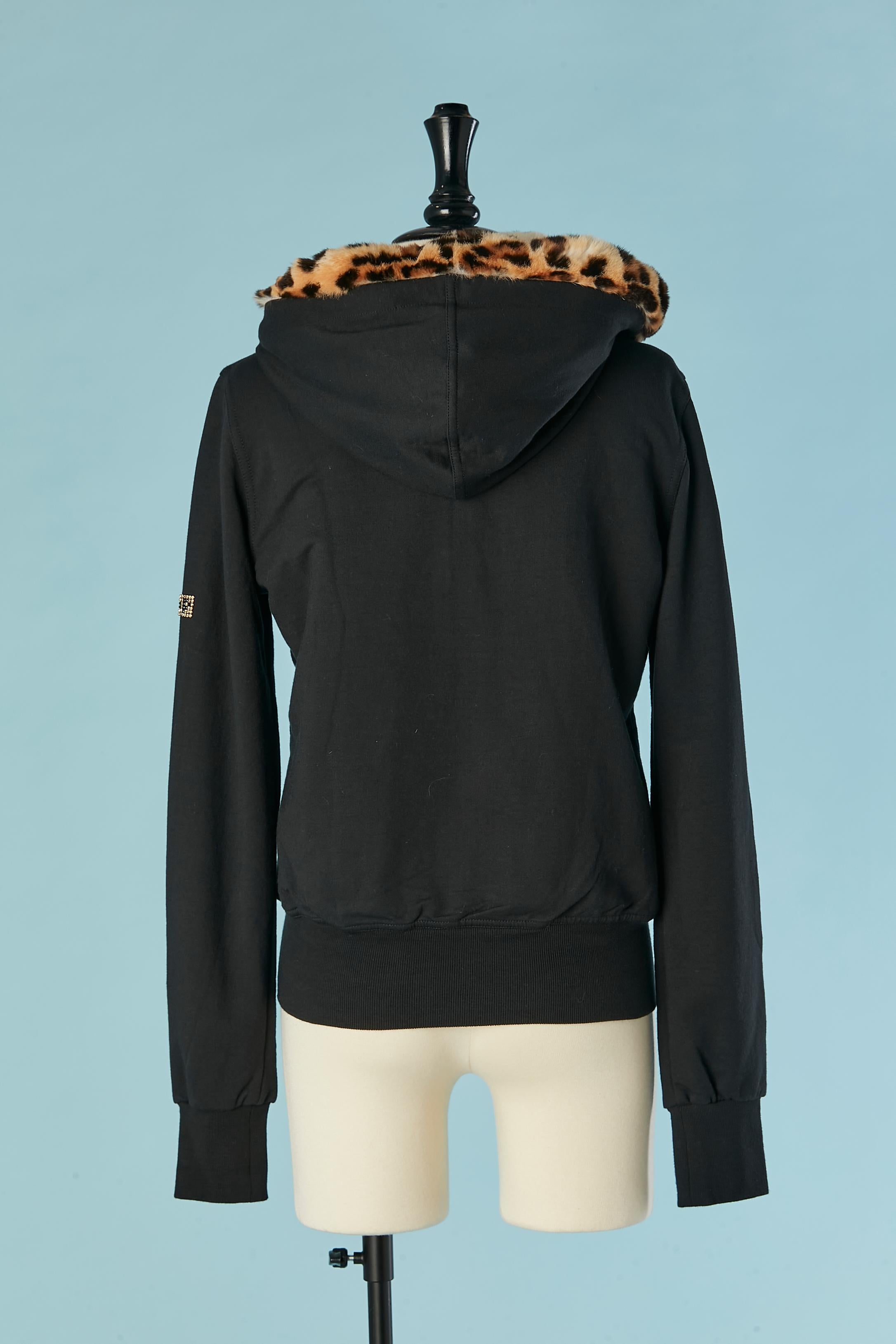 Sudadera con capucha de algodón negro con forro de pelo estampado en el interior de la capucha VDP Club en venta 2