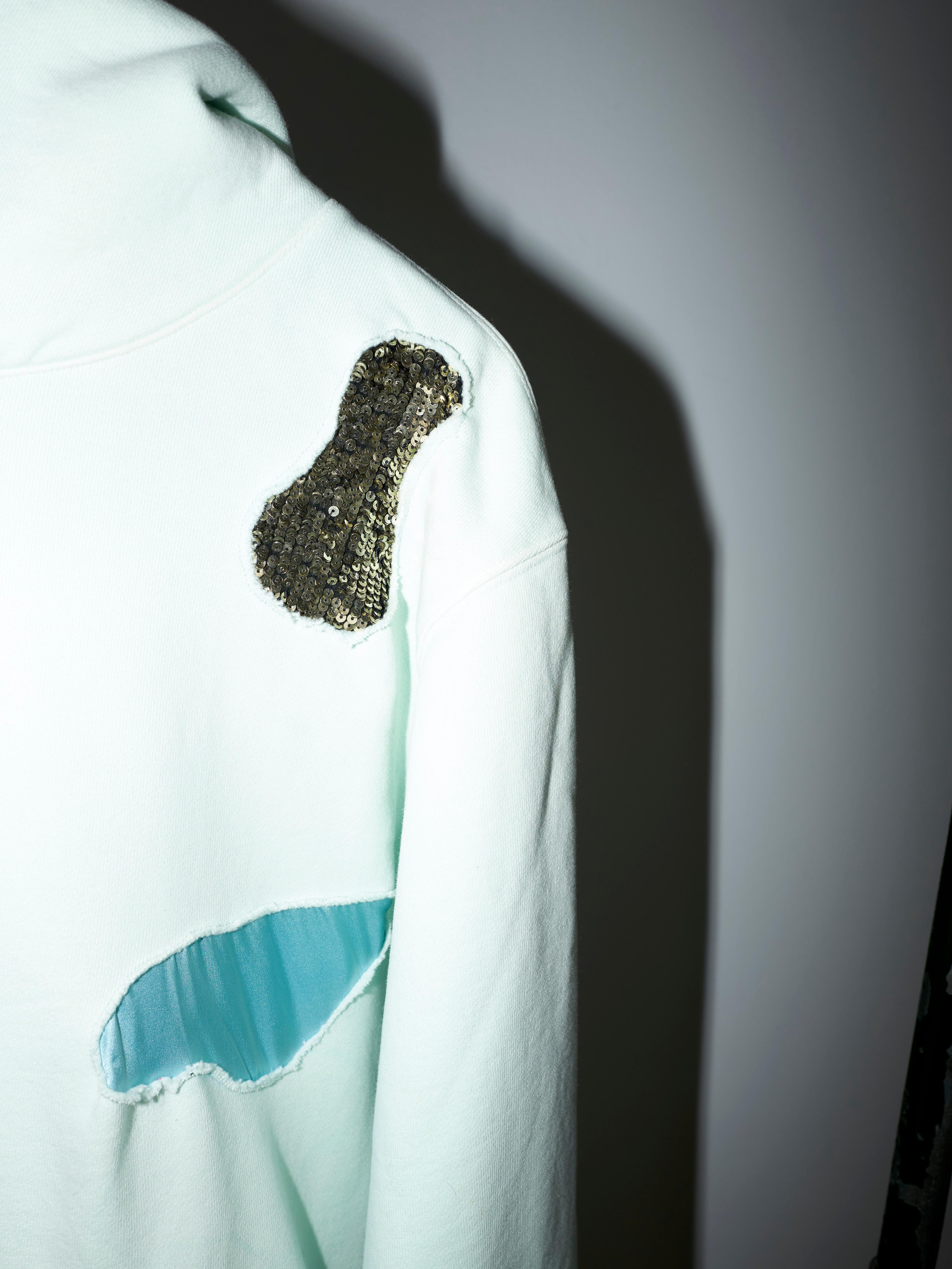Hoodie Mintgrünes Patch Work-Patchwork-Pullovershirt aus Bio-Baumwolle mit Pailletten J Dauphin im Zustand „Neu“ im Angebot in Los Angeles, CA
