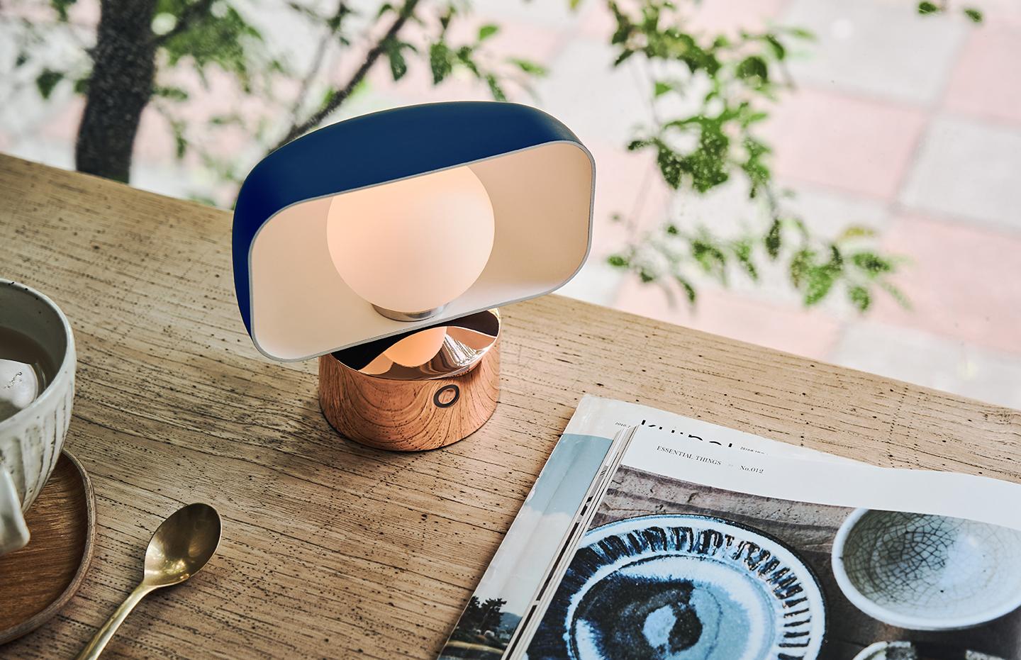 Lampe de bureau à capuche en vente 3