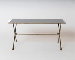 Tavolino da caffè con piedi a zoccolo in bronzo e opalina nera di A. Ramsay - Francia, anni '60