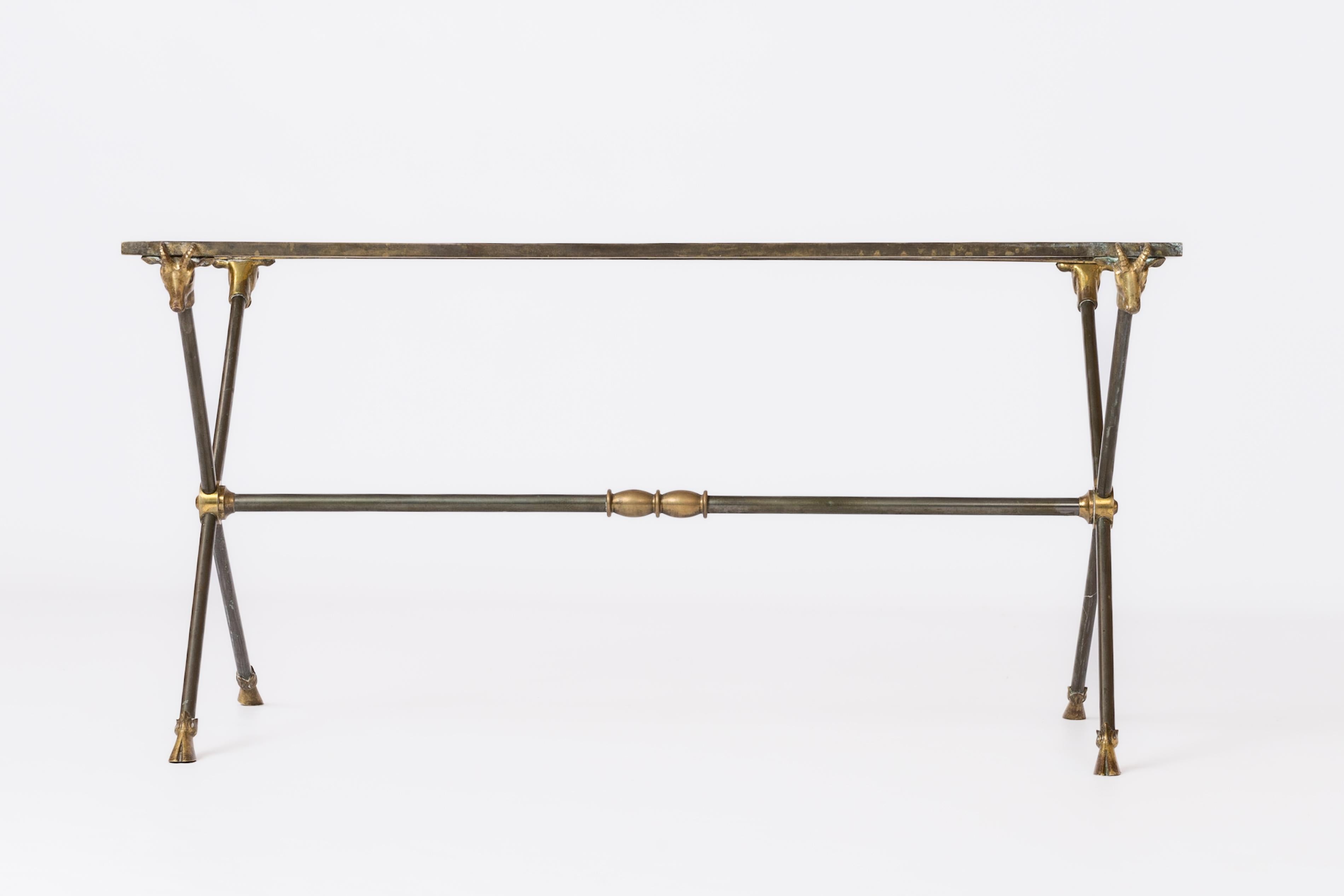 Francese Tavolino con zoccoli e teste di ariete in bronzo e canna di fucile di A. Ramsay - Francia, anni '60 in vendita