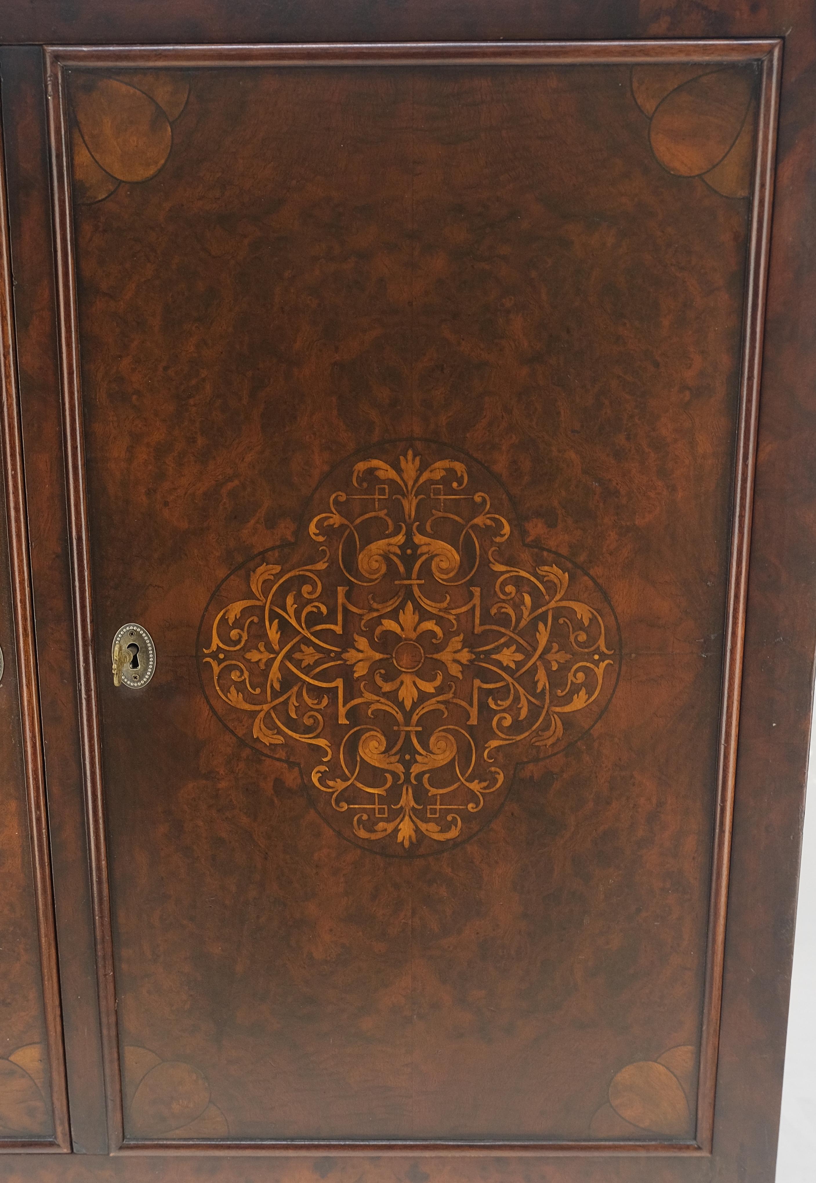 ¡Pies estilo pezuña 6 cajones encajados Armario cóncavo de doble puerta incrustada Nogal MINT! Lacado en venta