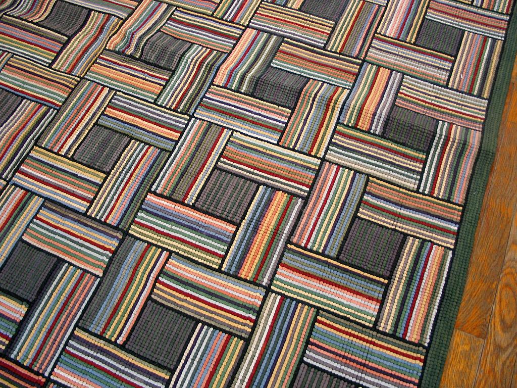 Zeitgenössischer handgefertigter Baumwollteppich mit Kapuze ( 6' x 9' - 185 x 275 cm) (Handgewebt) im Angebot