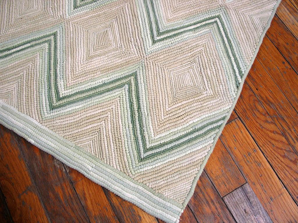 Contemporary Cotton Hooked Rug ( 6' x 9' - 245 x 305 ) In New Condition For Sale In New York, NY
