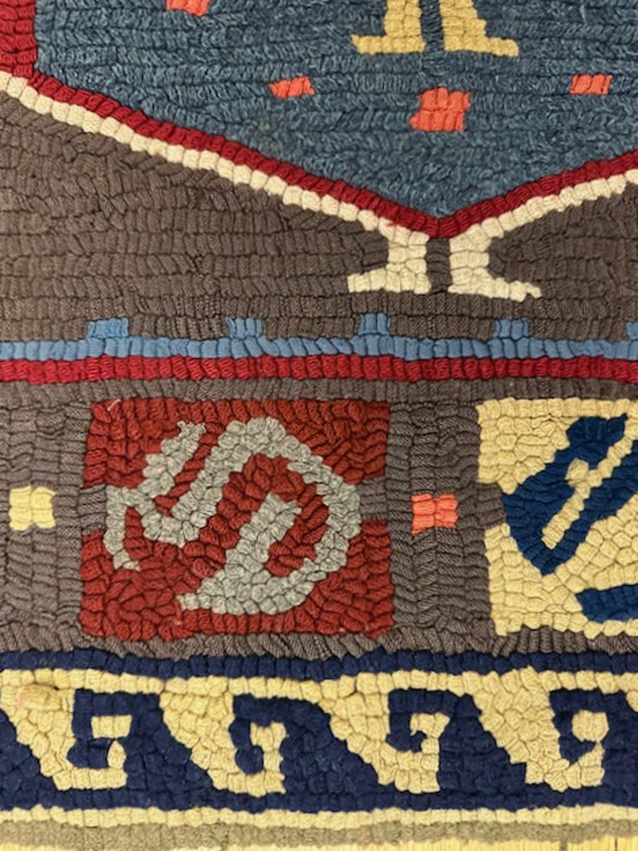 Hand-Woven Hooked rug For Sale