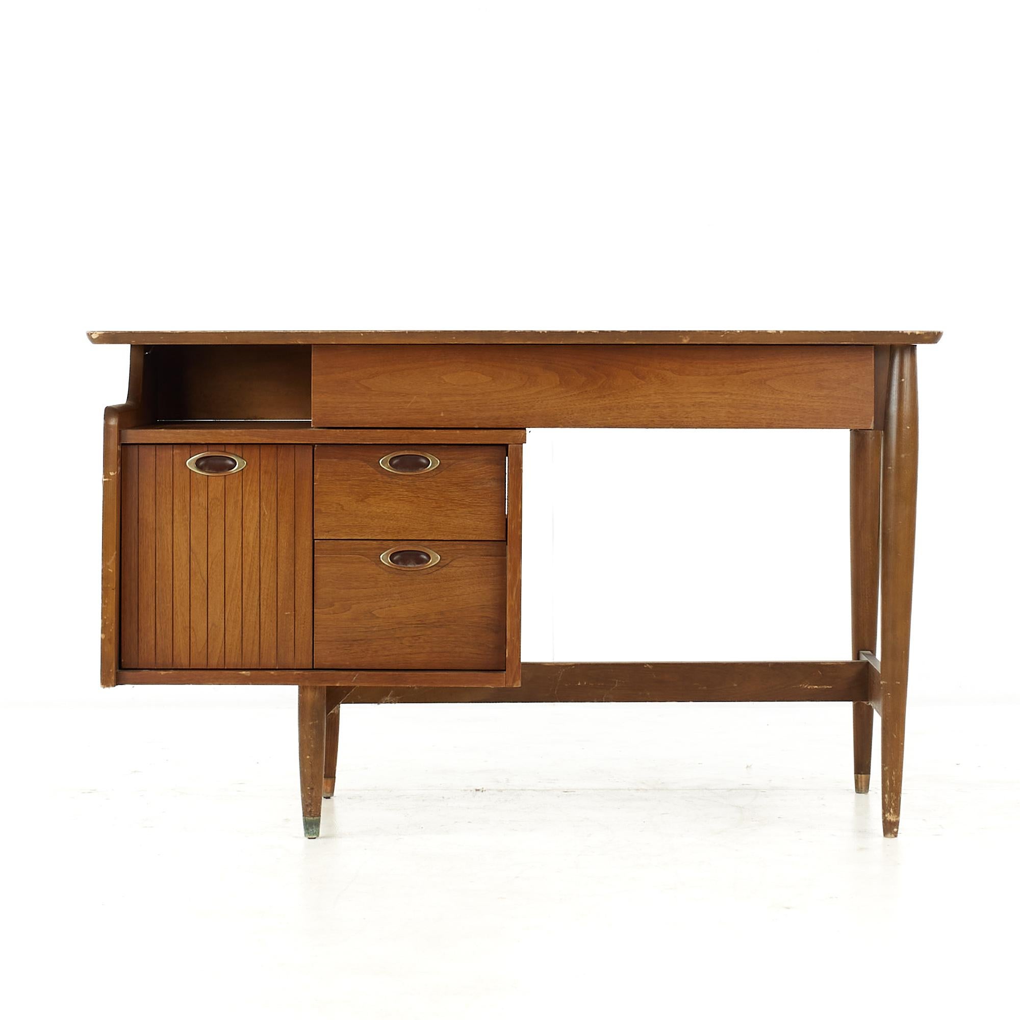 Hooker Mainline Mid Century Walnut single pedestal desk

This desk measures: 22 wide x 22 deep x 22 high, with a chair clearance of 17 inches

All pieces of furniture can be had in what we call restored vintage condition. That means the piece is