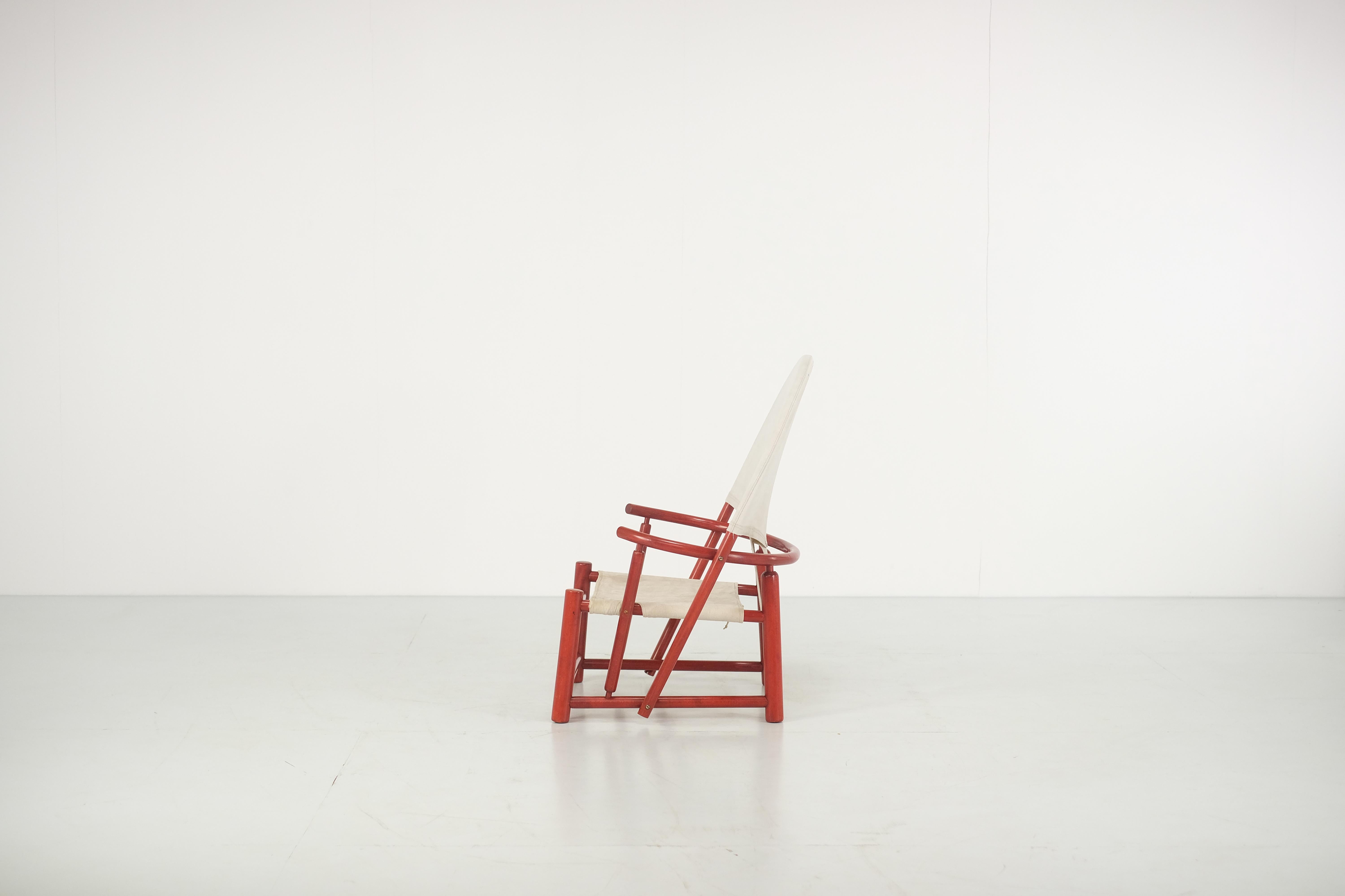Magnifique chaise à arceau conçue par Werther Toffoloni et Piero Palange et produite par Germa Italie en 1972. Cette chaise hoop présente une belle combinaison d'une assise en tissu sur une structure en bois de hêtre. La présence et la qualité de