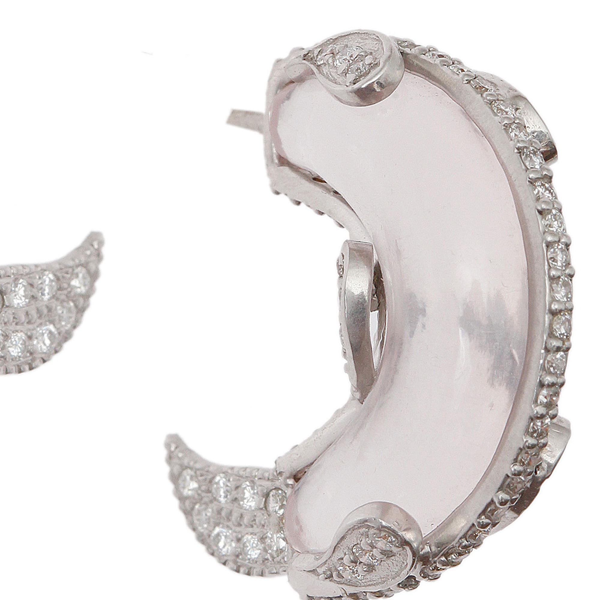 Contemporain Boucles d'oreilles en or 18 carats avec quartz rose sculpté et diamants de 0,71 carat en vente