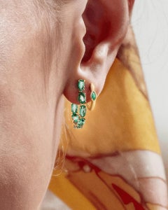 Hoop earring with emeralds in 18k yellow gold