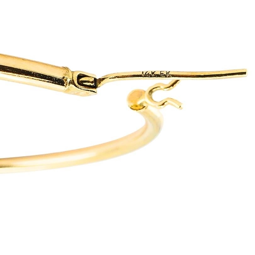 Orecchini a cerchio in oro 14k a filo Dimensione media in vendita 3