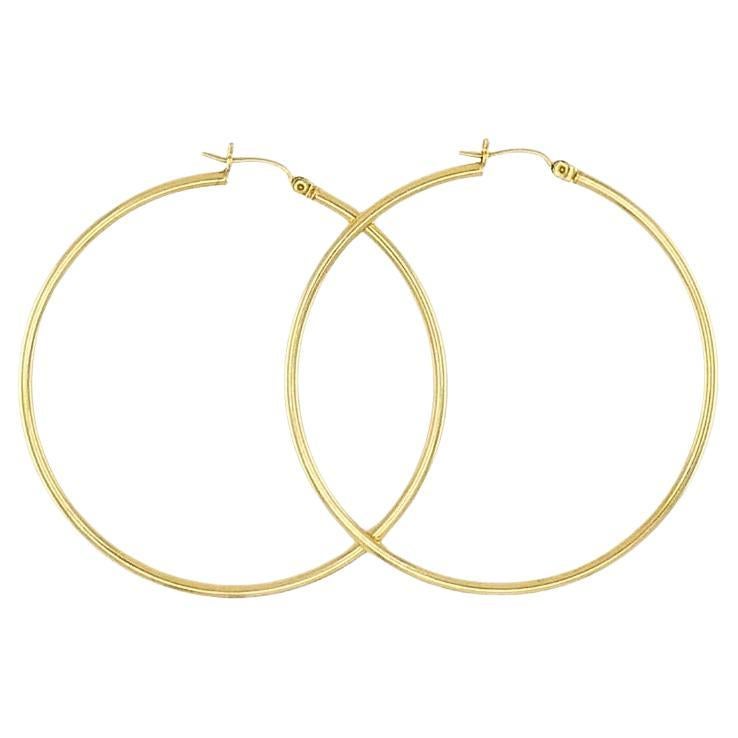 Orecchini a cerchio in oro 14k a filo Dimensione media in vendita
