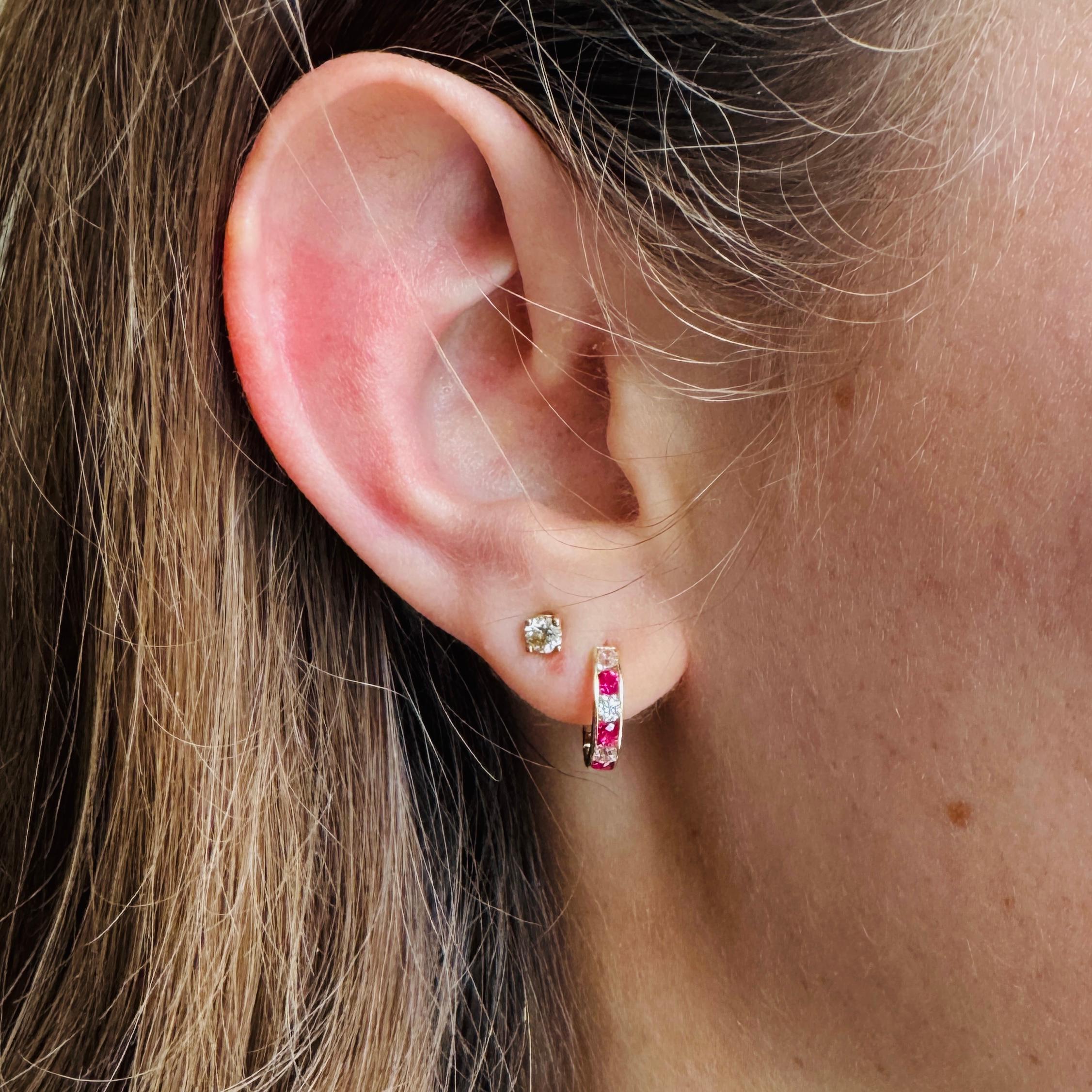 Hoop Earrings 14k Yellow Gold with Rubies Diamonds (Rundschliff) im Angebot