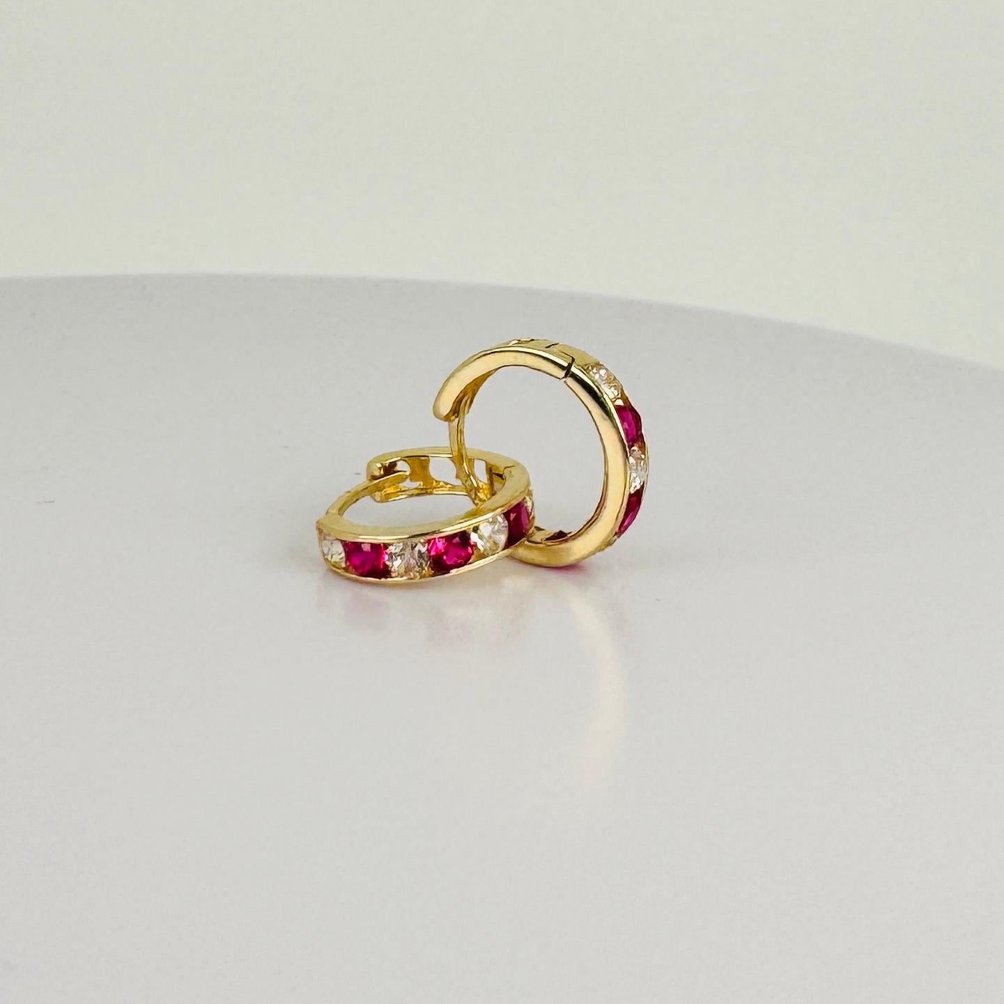 Hoop Earrings 14k Yellow Gold with Rubies Diamonds im Zustand „Gut“ im Angebot in Heemstede, NL