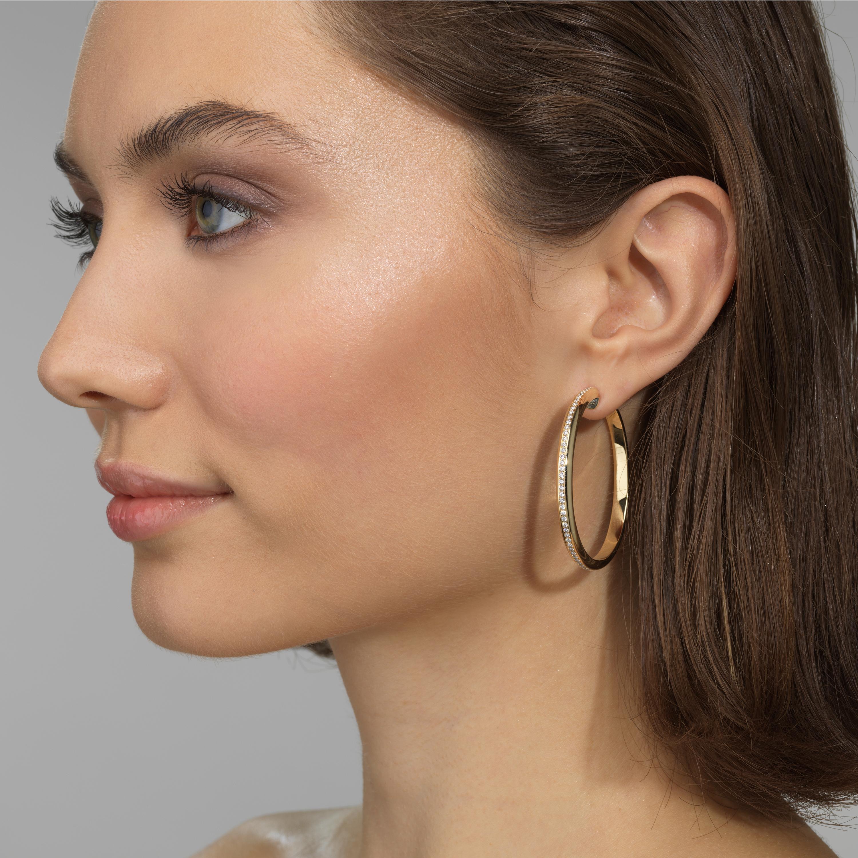 18 Karat Gelbgold Diamant-Ohrringe im Zustand „Neu“ im Angebot in Manhasset, NY