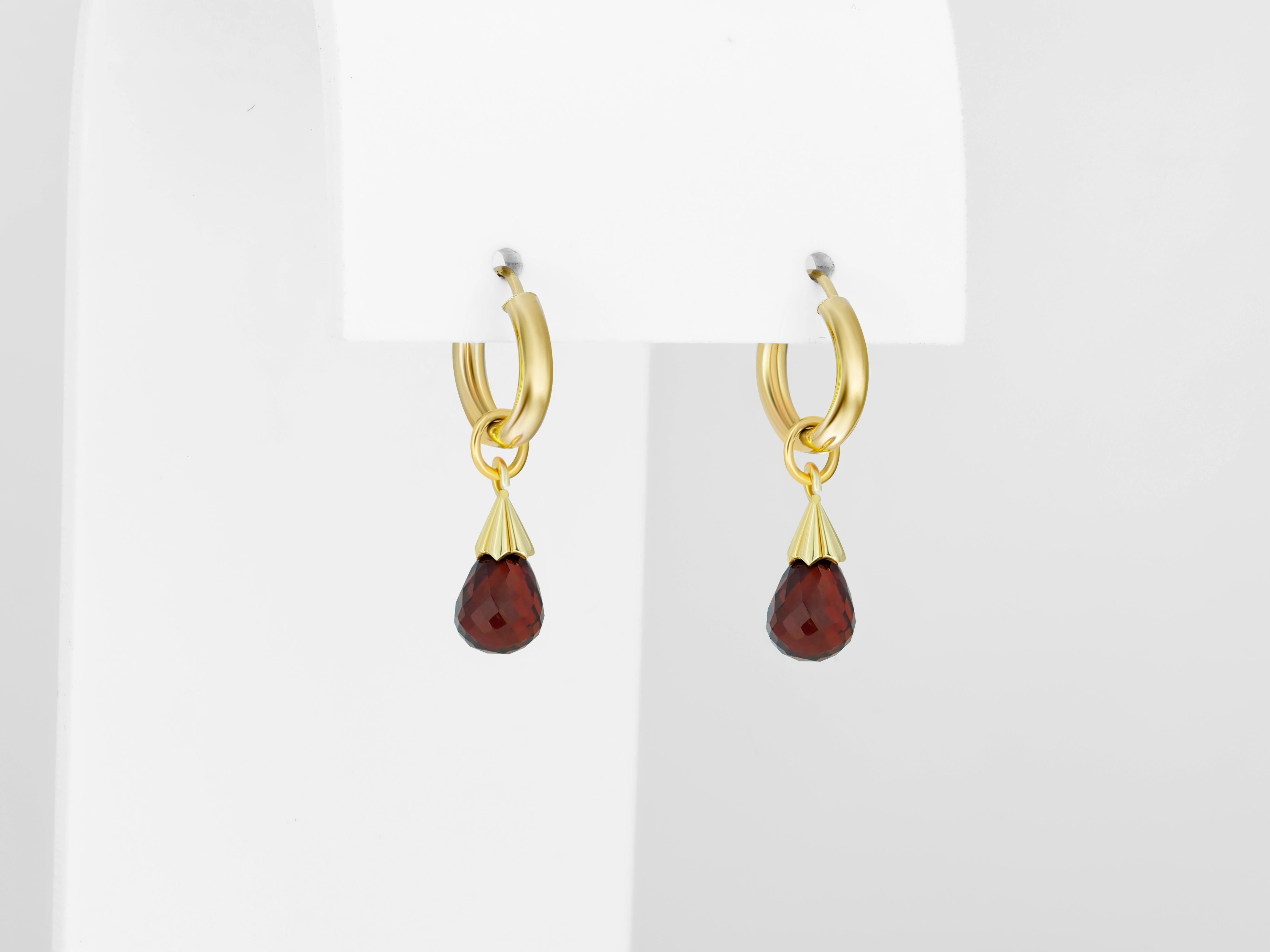 Hoop Earrings and Garnet Briolette Charms in 14k Gold In New Condition For Sale In Istanbul, TR
