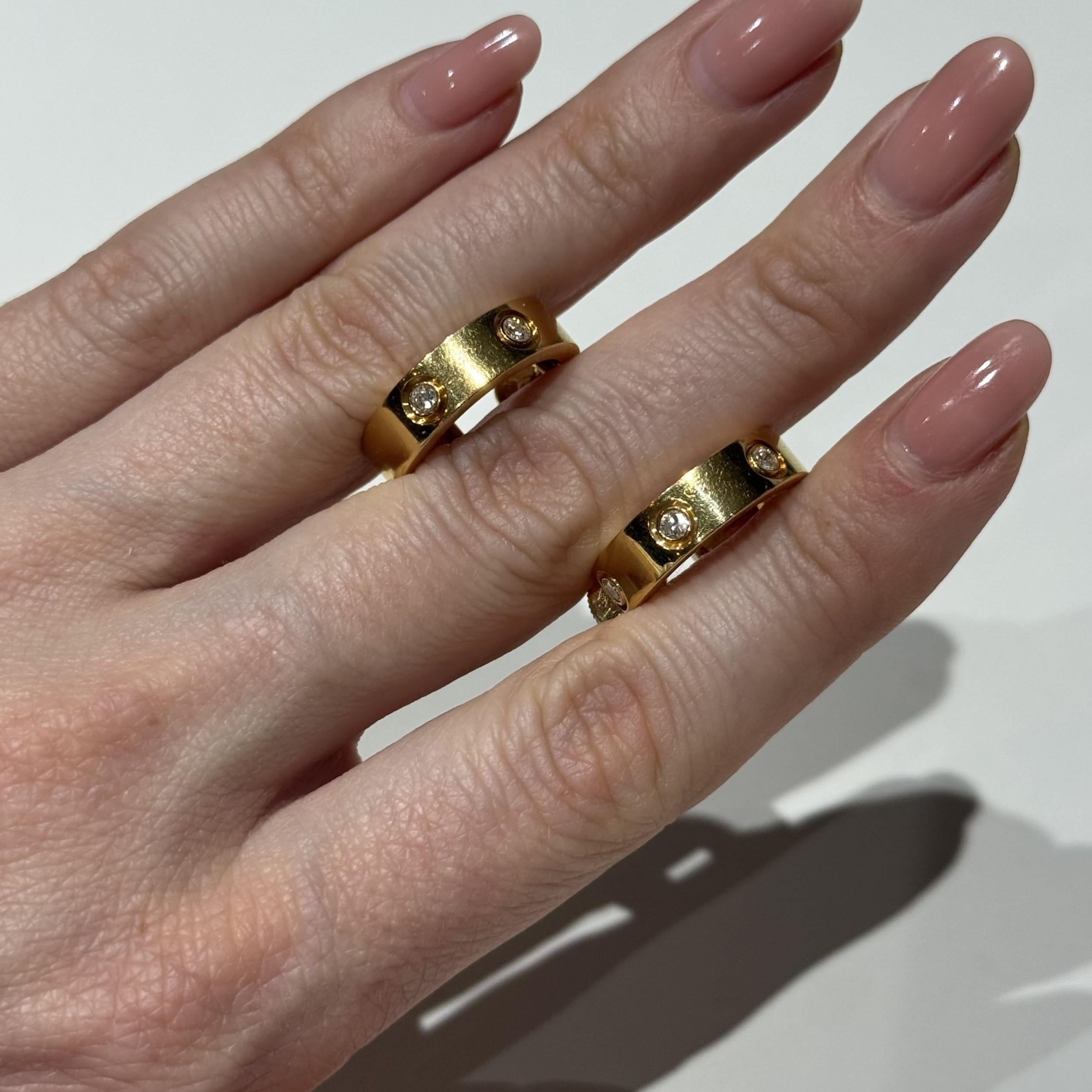 Hoop Earrings by Cartier Love Collection with Diamond 18K Yellow Gold en venta 3