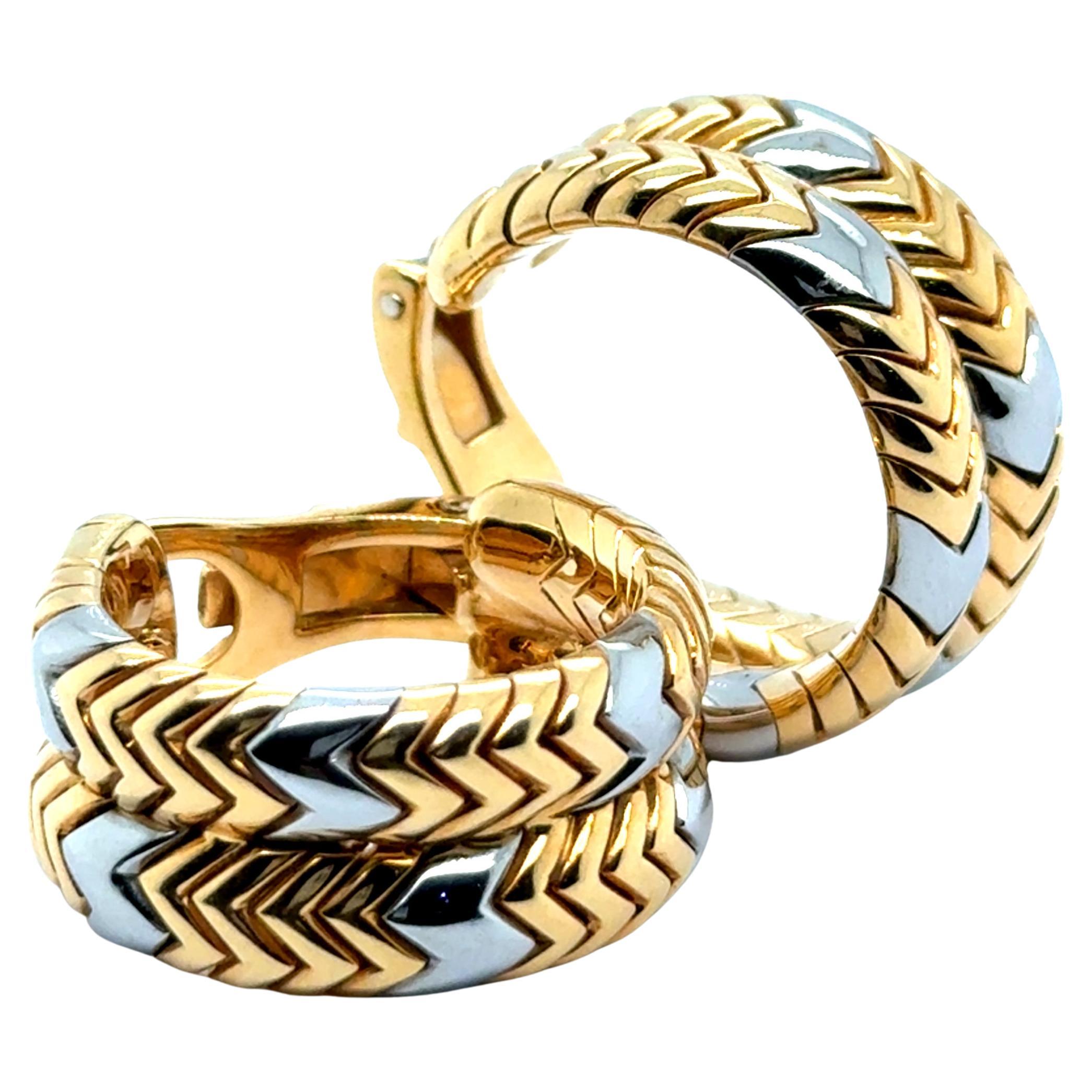 Pendientes de aro de la colección Spiga de oro amarillo y blanco de 18 quilates de Bvlgari