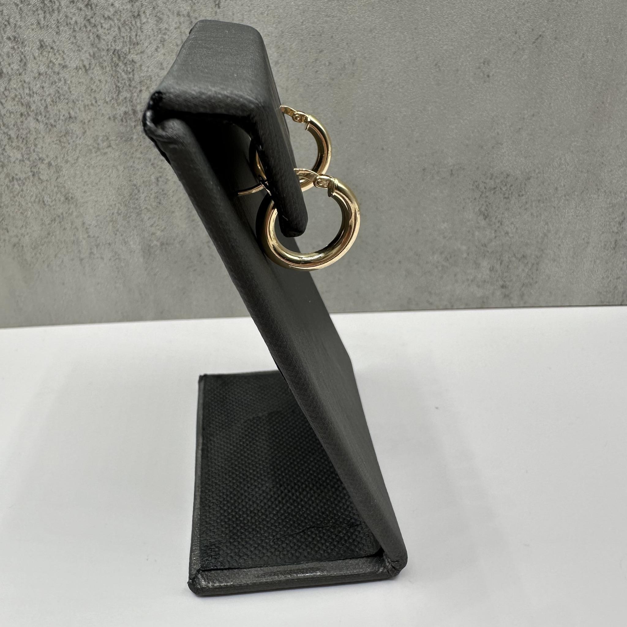 Créoles en or jaune 14kt - 16mm, 2.9mm, 1.3g, New Neuf - En vente à West Hempstead, NY