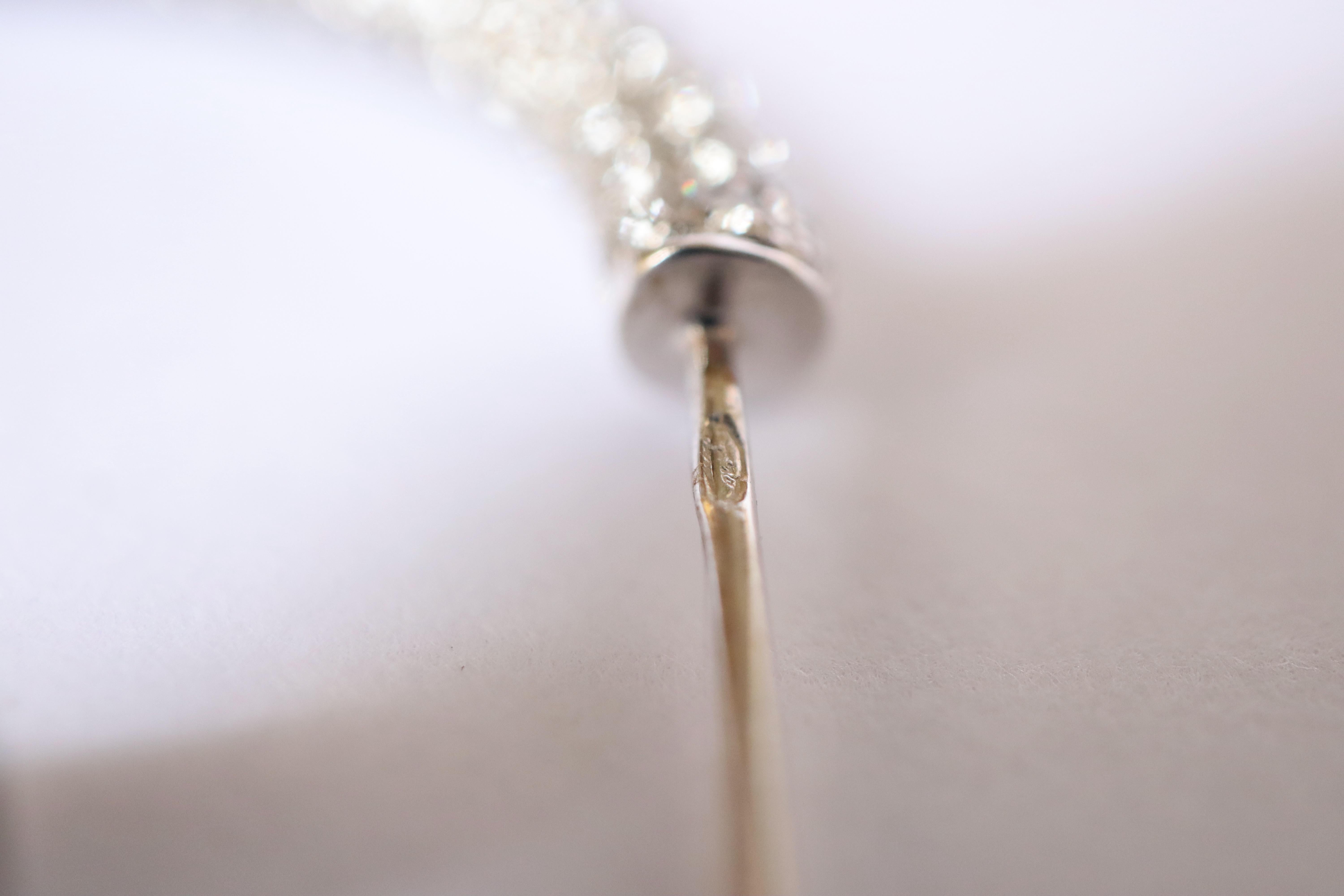 Pendientes de aro en montura de oro blanco de 18 quilates 5,32 quilates de diamantes en venta 1